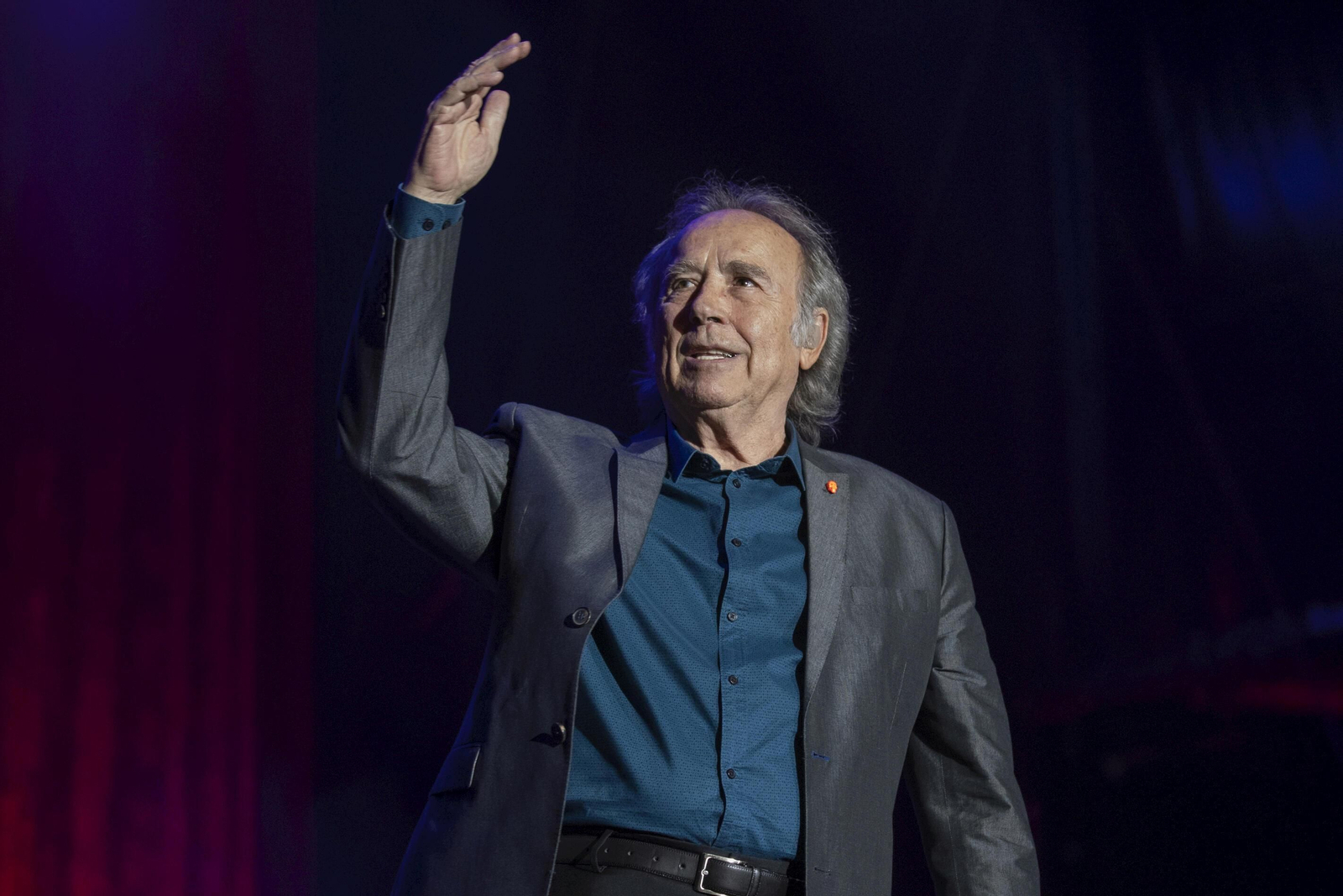 El cantautor Joan Manuel Serrat dice adiós a los escenarios con una gira que pasa el lunes y el martes por el Tío Pepe Festival. El cantautor Joan Manuel Serrat dice adiós a los escenarios con una gira que pasa el lunes y el martes por el Tío Pepe Festival.