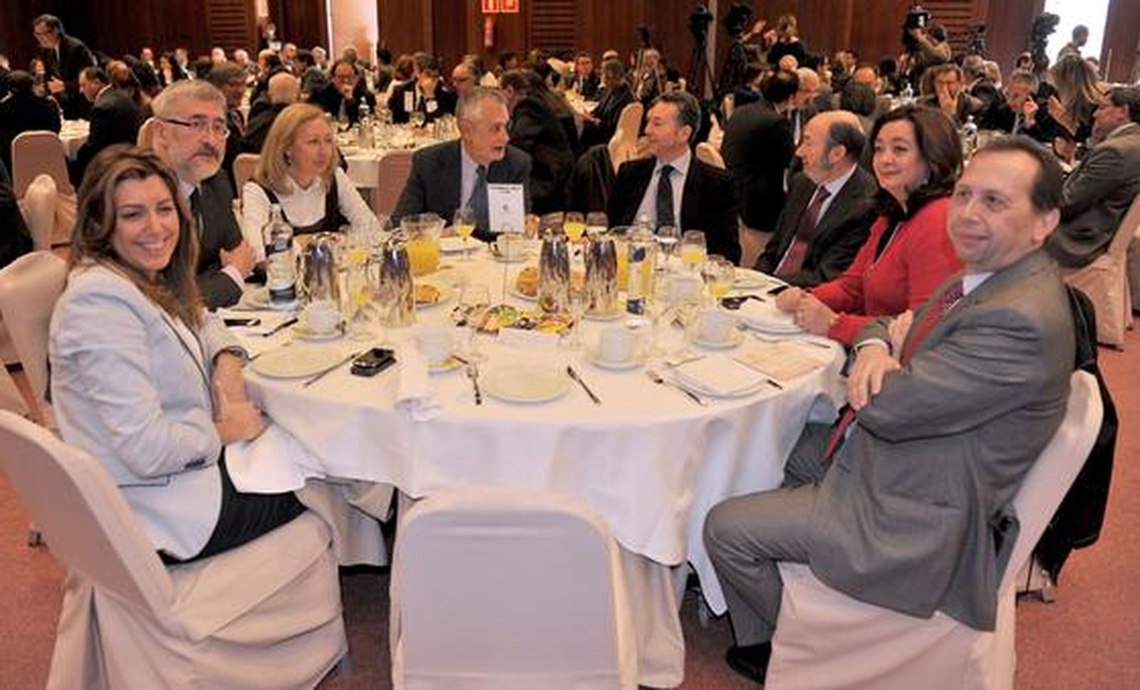 Susana Díaz, Antonio Ávila, Fuensanta Coves, José Antonio Griñán, José Joly, Alfredo Pérez Rubalcaba, Mar Moreno y José Antonio Carrizosa.

Foto: Juan Carlos Vazquez y Victoria Hidalgo