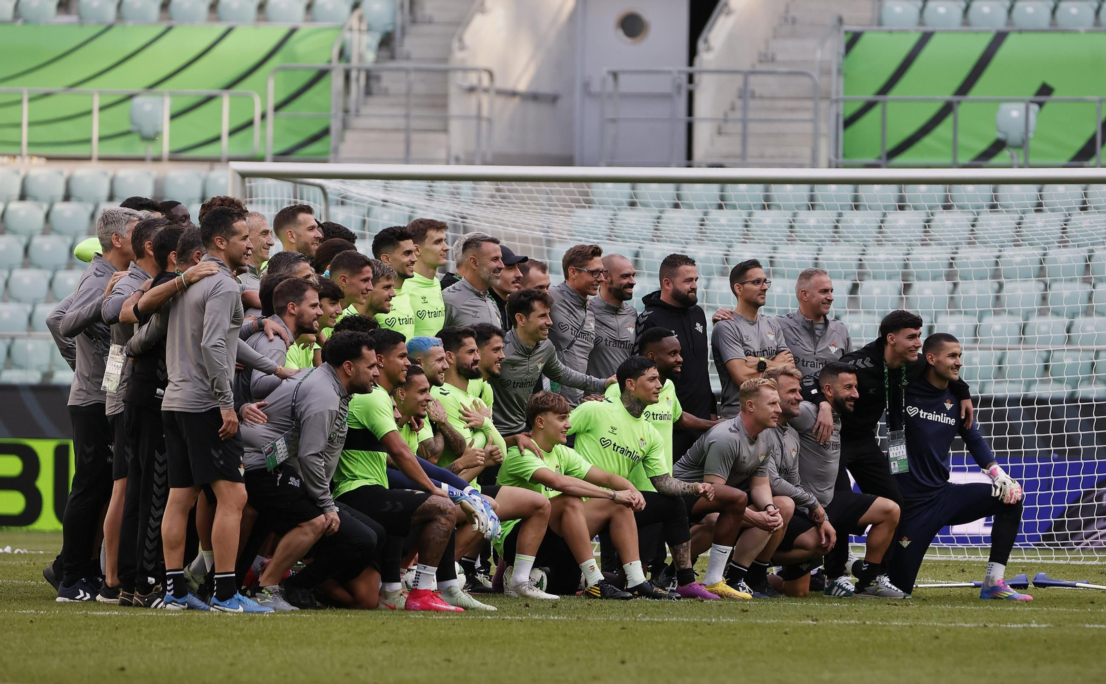 Las imágenes del entrenamiento del Betis en el Wroclaw Stadium Arena de Brestlavia