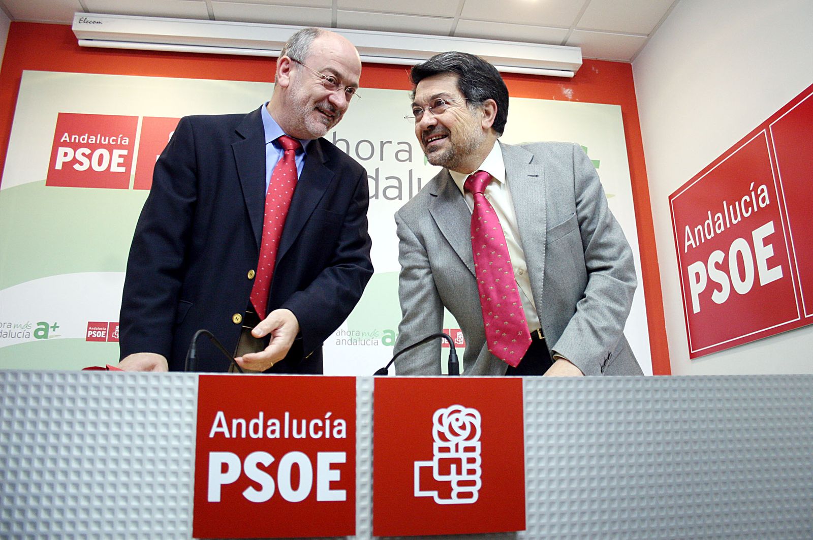 Javier Barrero, toda una vida ligado a la política onubense en imágenes