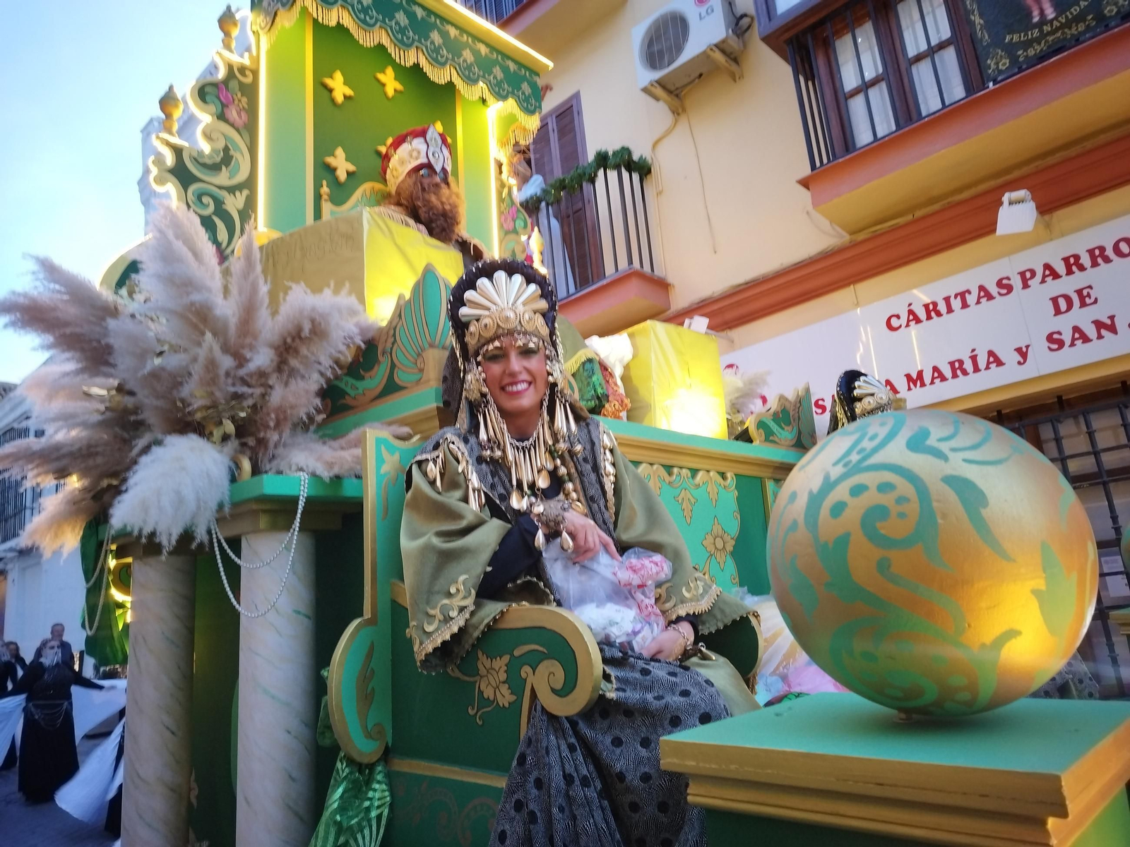 Las calles de Vélez-Málaga se llenan para recibir a los Reyes Magos
