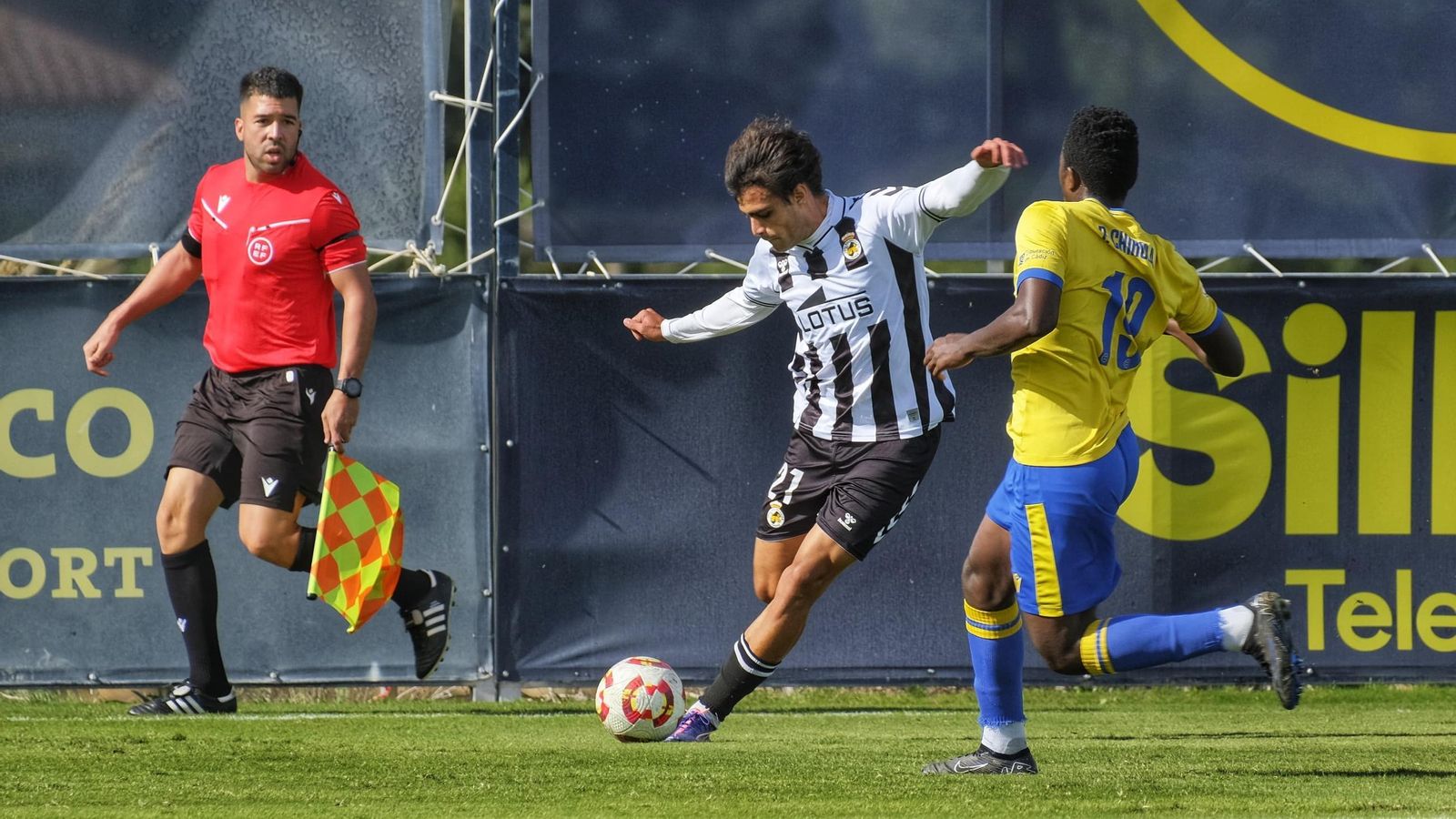 El defensa canario de la Balona Ale Palanca
