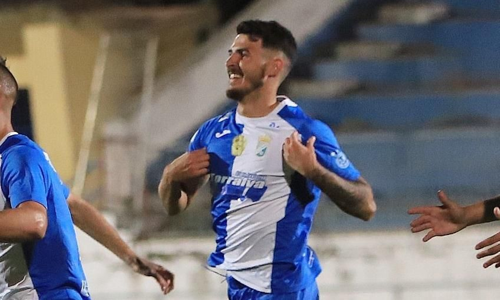 Rares celebra el gol que le hizo al Puente Genil y que metía al Xerez CD en la final por el ascenso la pasada temporada.