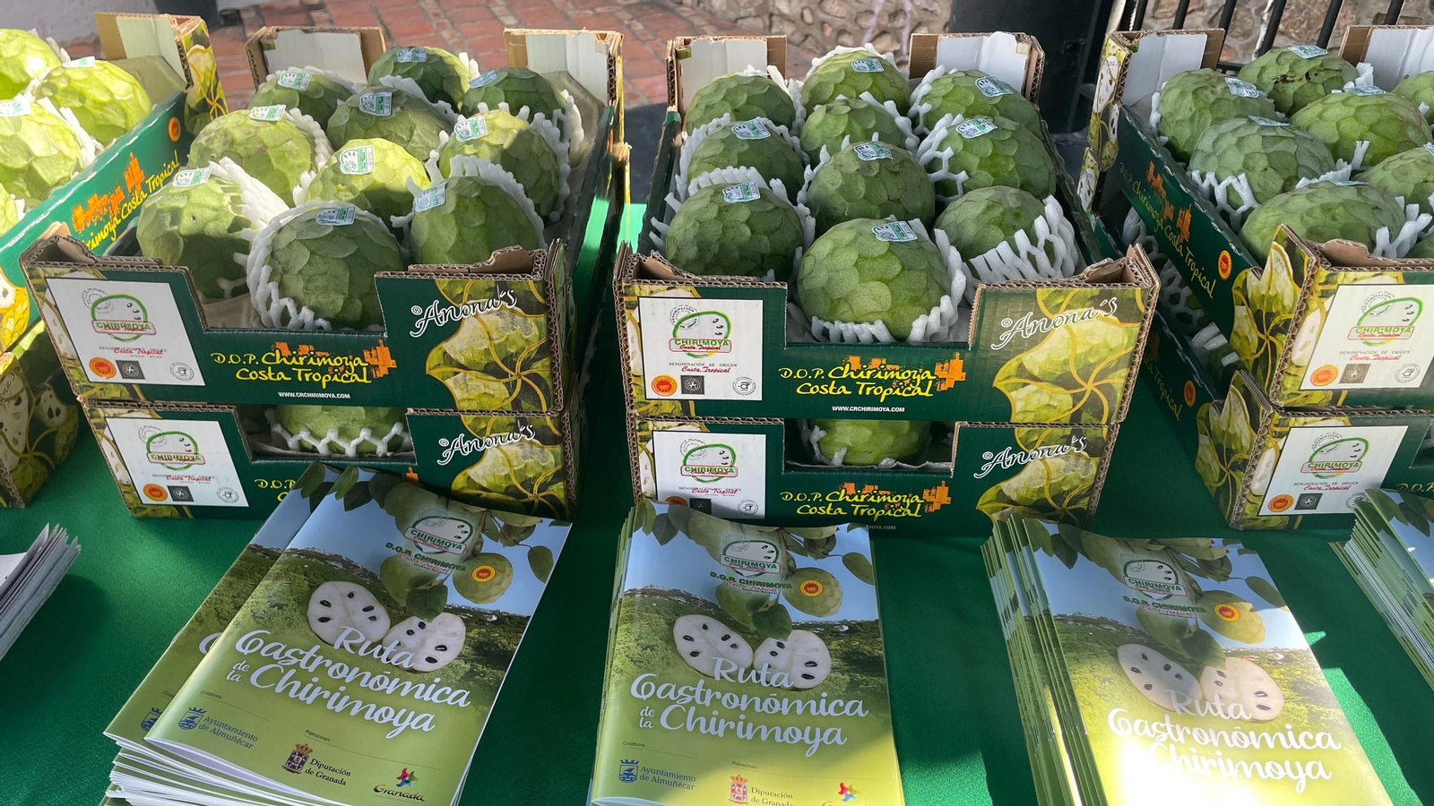 Una aplicación promocionará recetas de chirimoya en establecimientos de la Costa Tropical