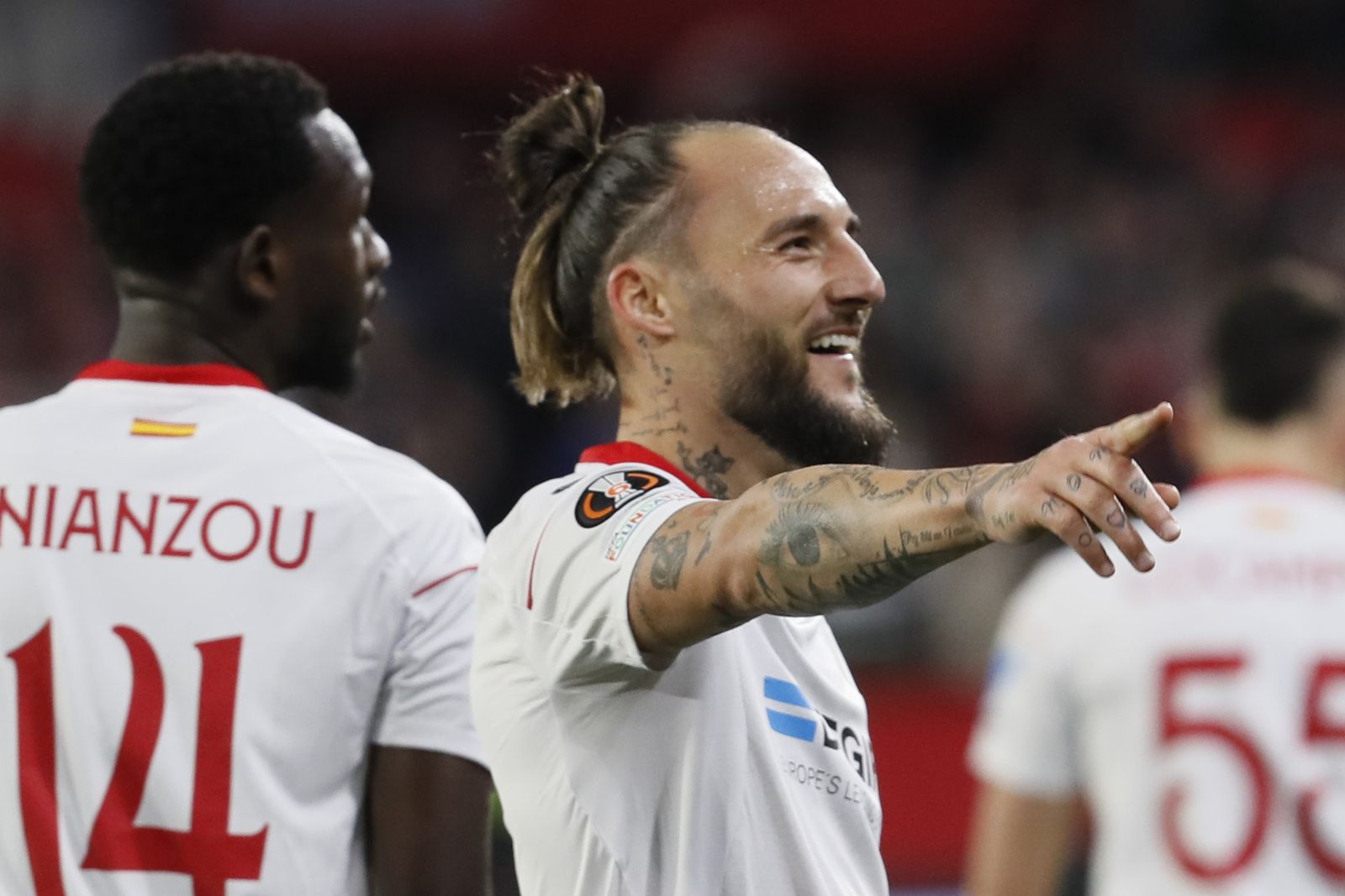 Gudelj celebra el 3-0 del Sevilla ante el PSV Eindhoven.