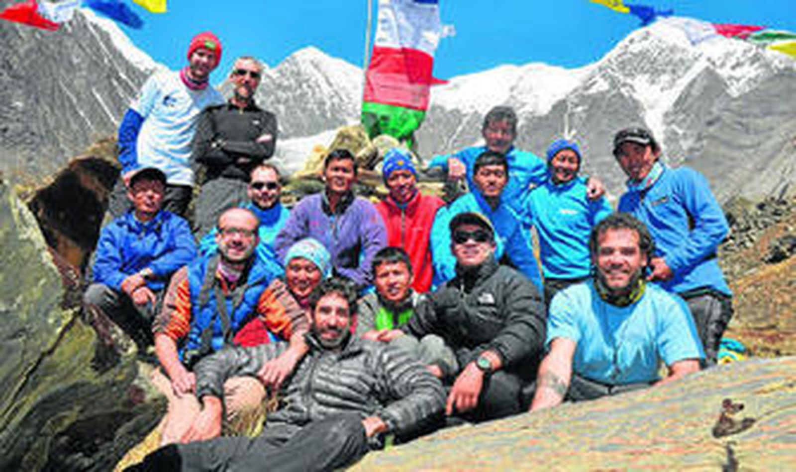 Miembros del equipo de la expedición de la Fundación BBVA con Carlos Martínez, sentado abajo a la derecha.