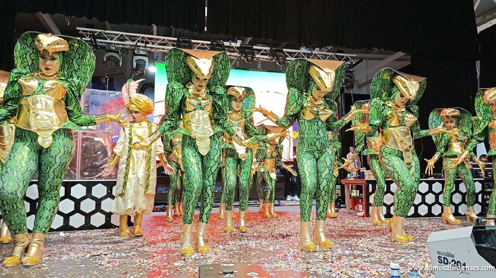 Marta no logra apagar la llama del Carnaval en Albox que llenó de magia el Centro de Agua y Salud