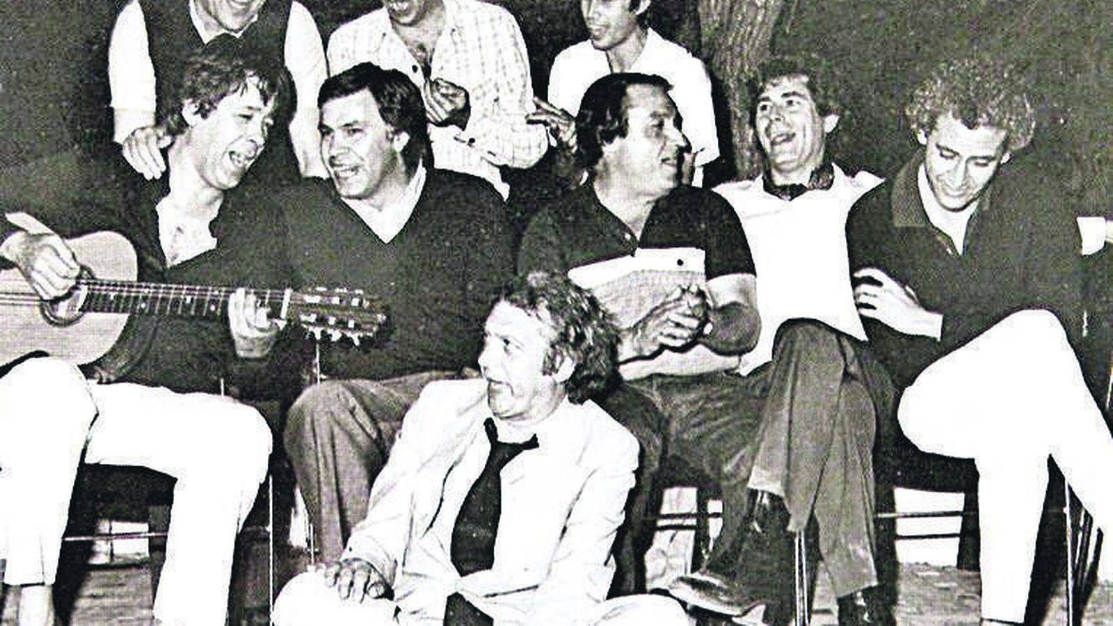 Con Felipe González en 1982, Josele junto a Serrat, Paco Ibáñez, Lebrijano, Paco Gandía, Jesús Quintero y Rafael Escuredo.