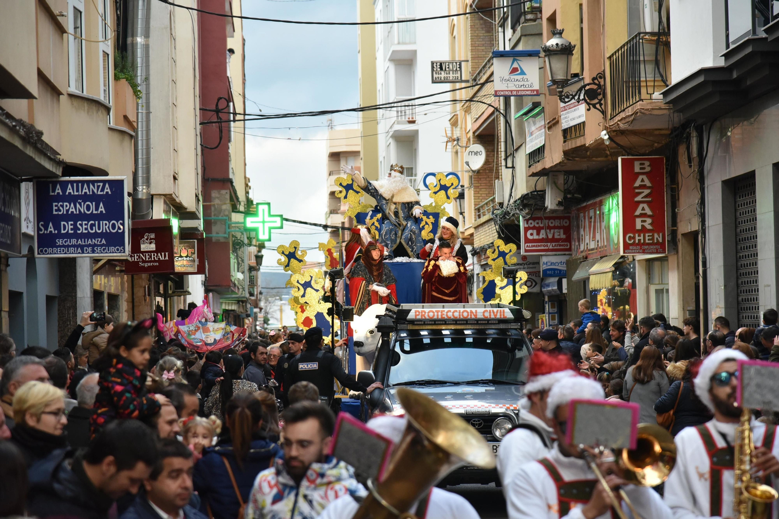Imágenes de la Cabalgata de la ilusión en La Línea