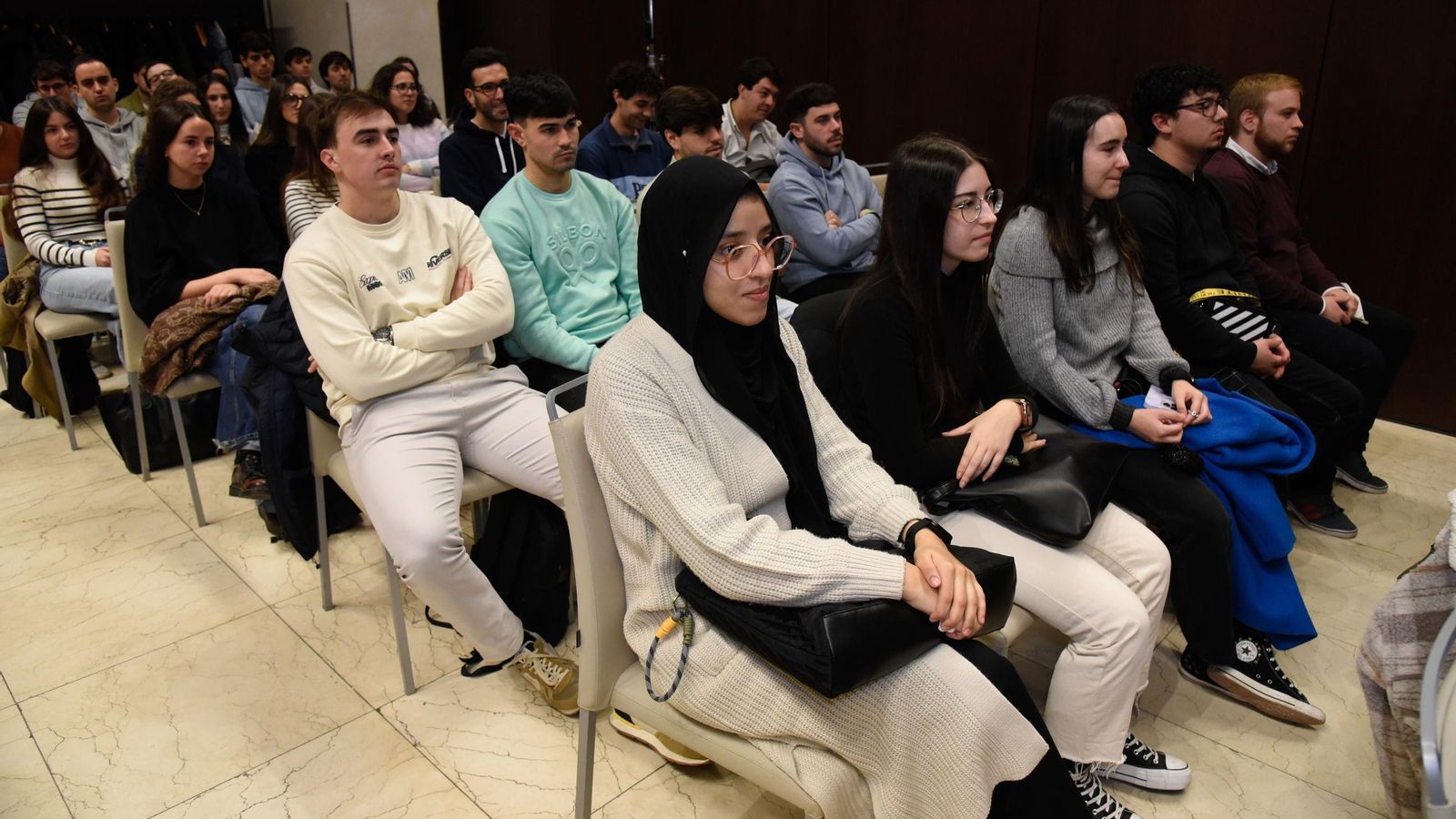 A la jornada asistió un nutrido número de estudiantes de los Grados de Económicas y de Ingeniería Robótica.