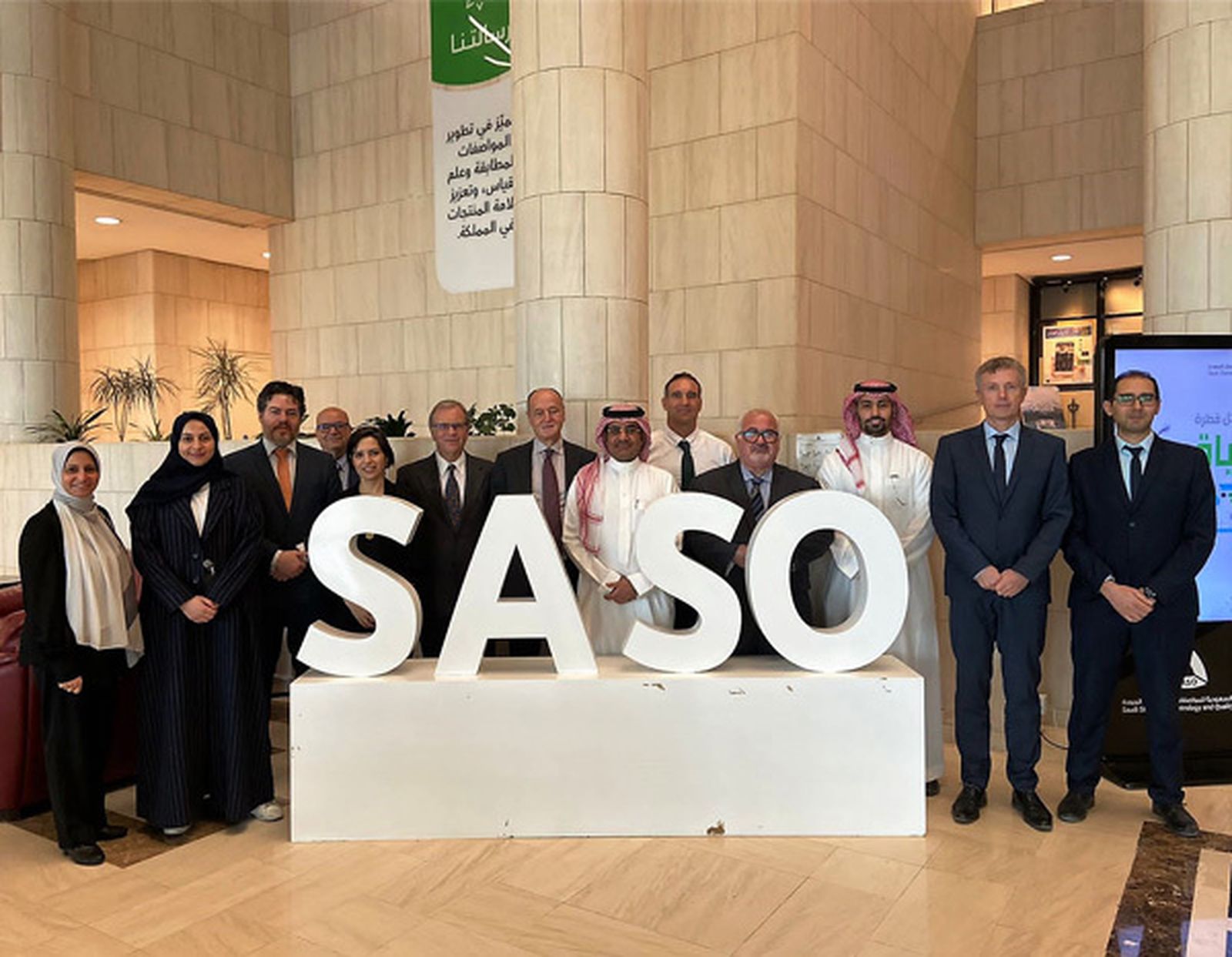 Foto de familia de los firmantes del acuerdo.