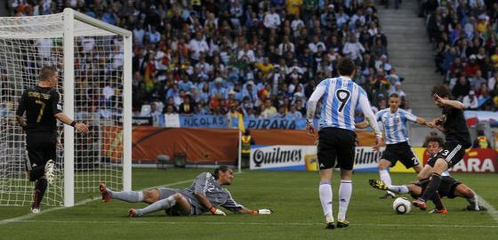 Alemania pone en evidencia a Argetina y obtiene el pase a semifinales. / Reuters