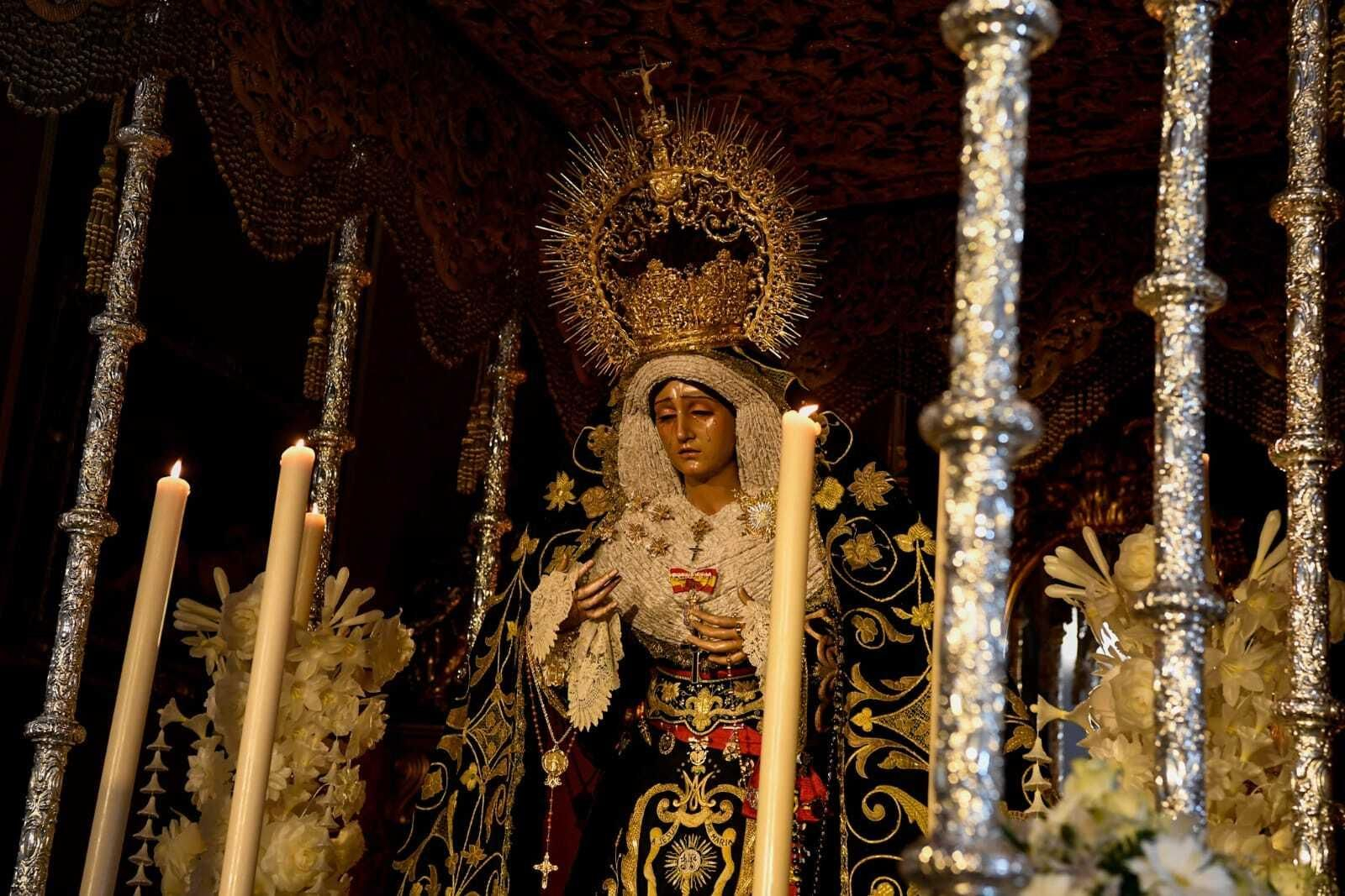 Veneración a los titulares de la hermandad de los Favores