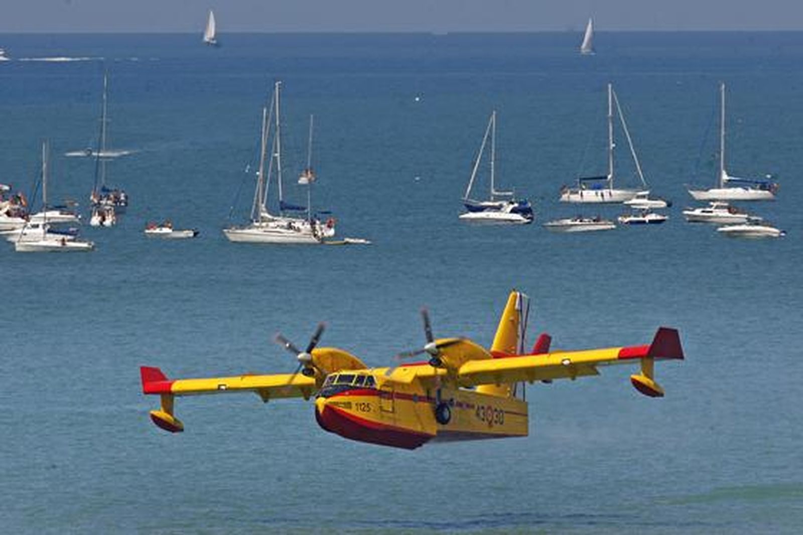 190.000 personas disfrutan del III Festival Aéreo en la playa de la Victoria. /Foto: Julio González
