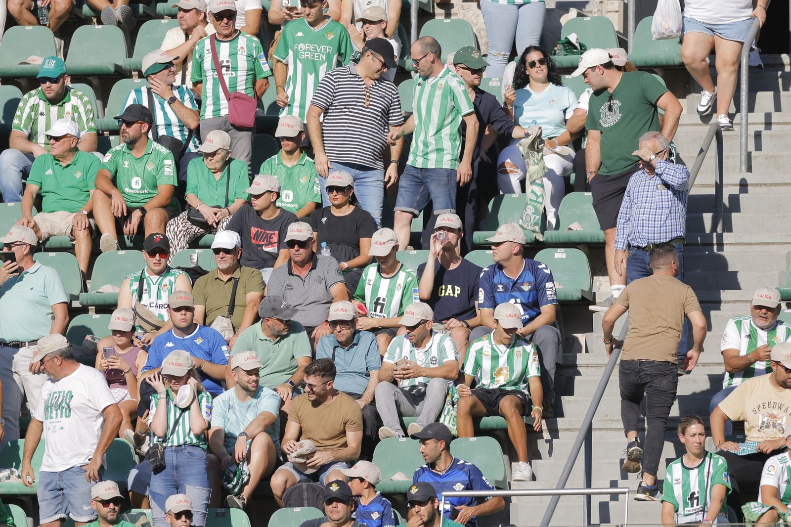 Búscate en las fotos del Betis-Cádiz