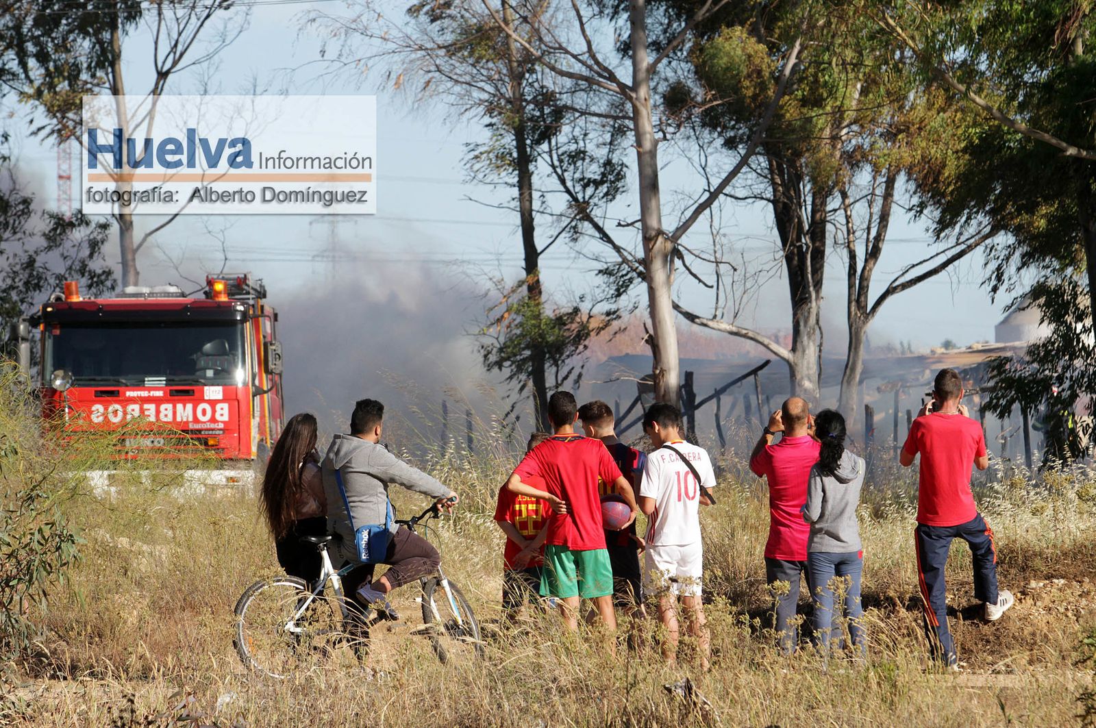 Imágenes del incendio en el asentamiento de las Metas