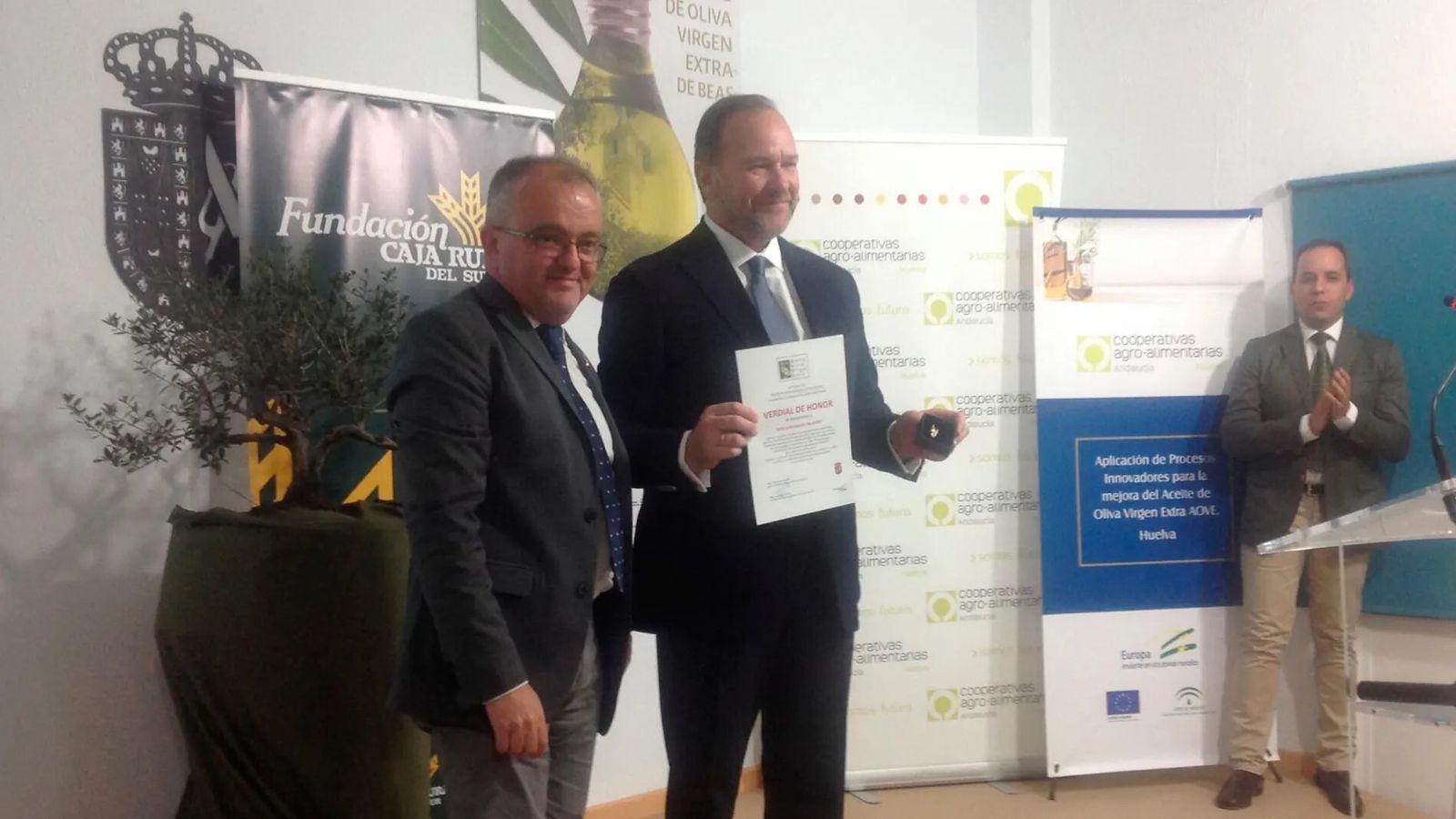 El presidente de Caja Rural del Sur recibe el Verdial de Oro en 2019