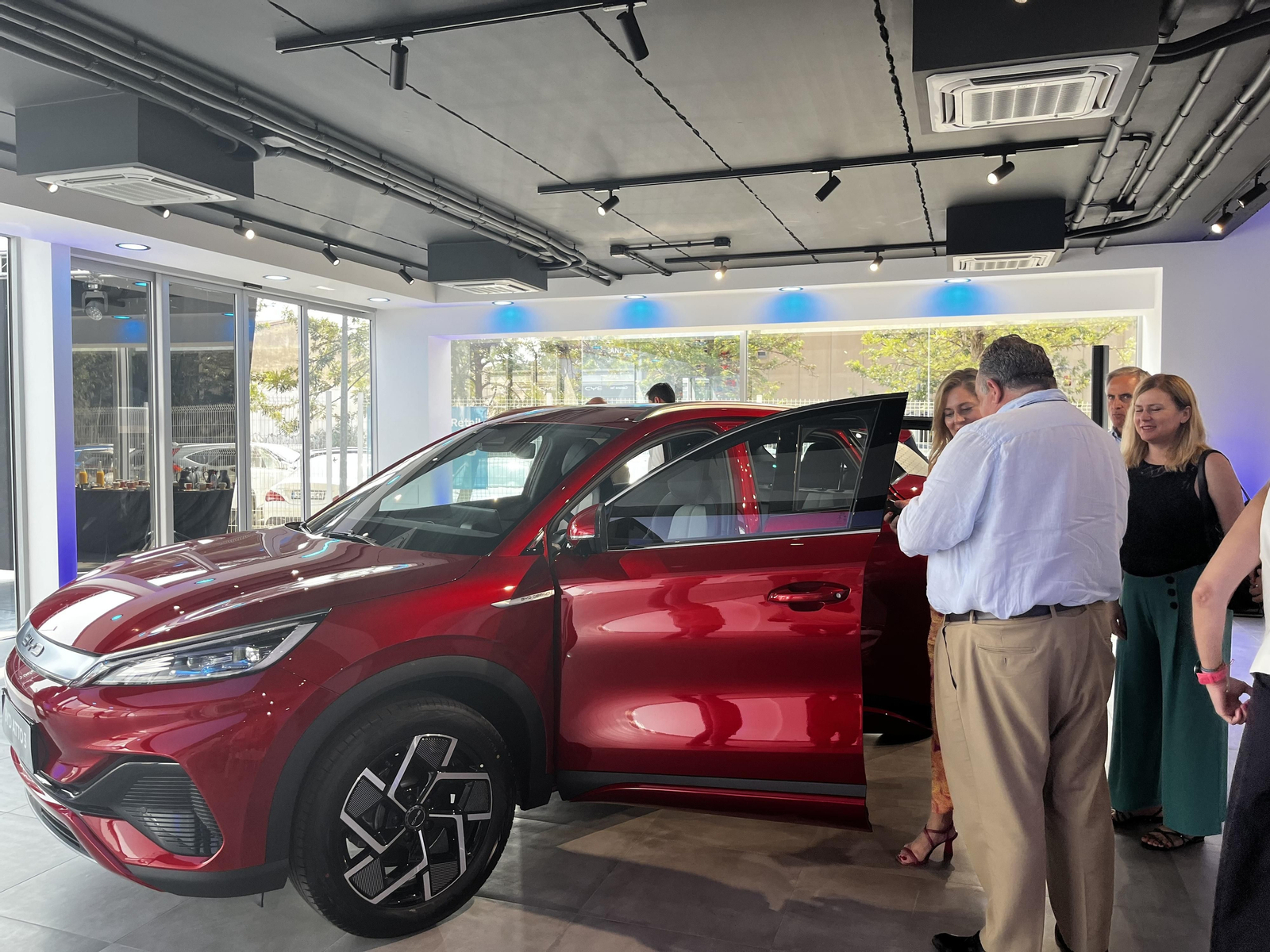 Caetano Retail abre el primer concesionario de BYD en Andalucía