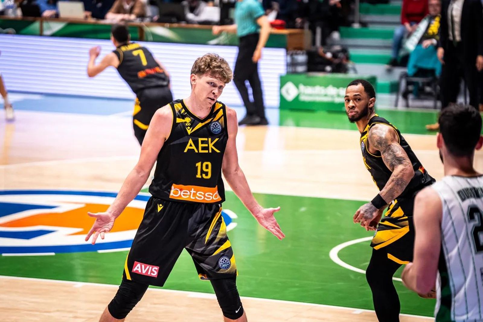 Nanterre gana al AEK de Atenas y habrá tercer partido (82-70)