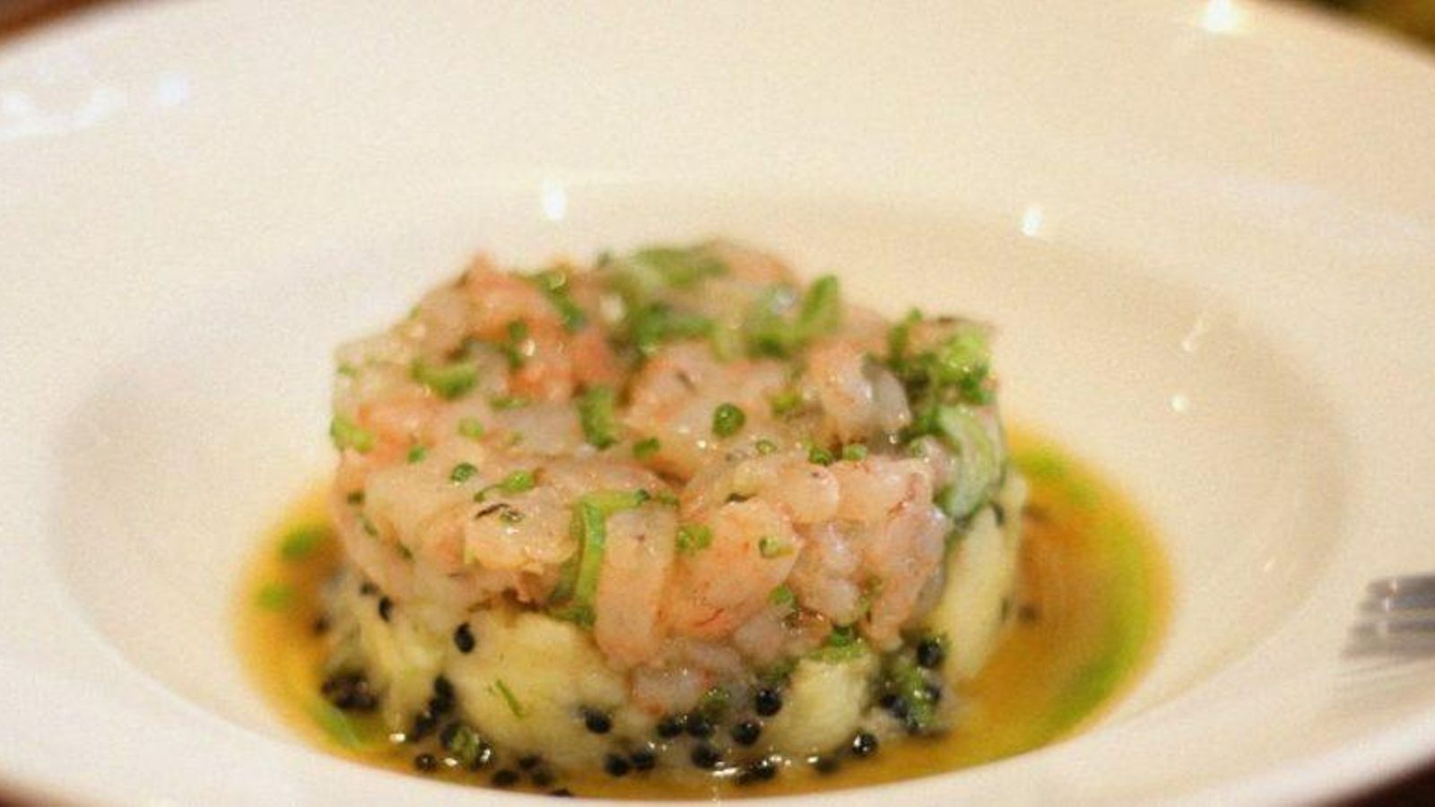 Tartar de gambas con caviar de arenques Tartar de gambas con caviar de arenques