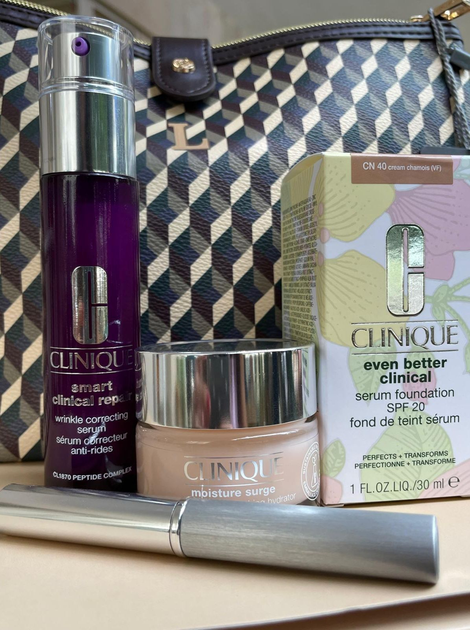 El bolso neceser de Clinique x Lonbali.