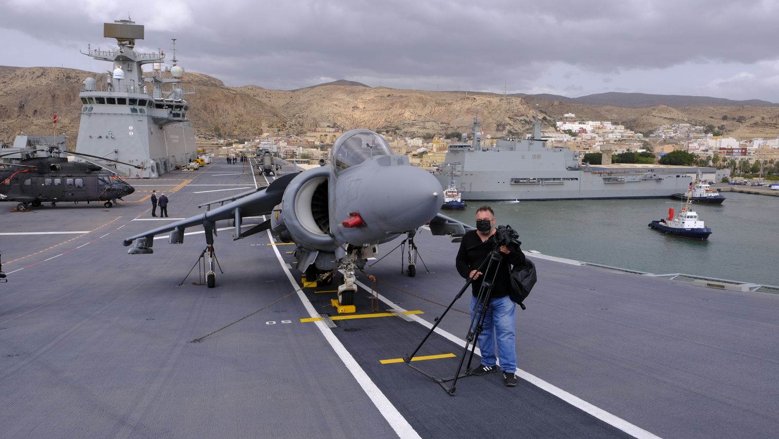 Fotogalería de la visita al portaaviones Juan Carlos I. Puerto de Almería.