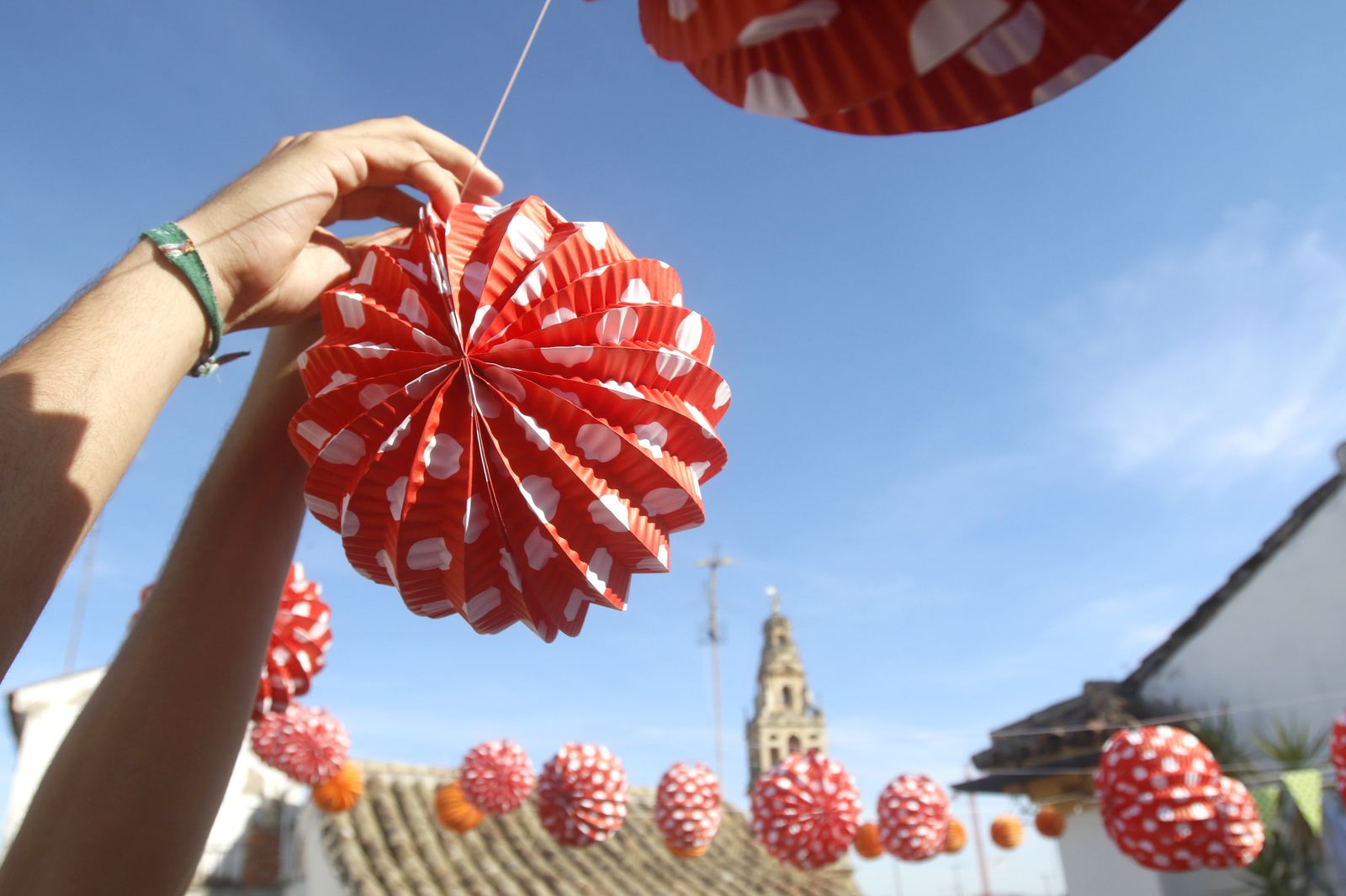 El decorado y el ambiente de Feria en el Centro de Córdoba y la Judería, en fotografías