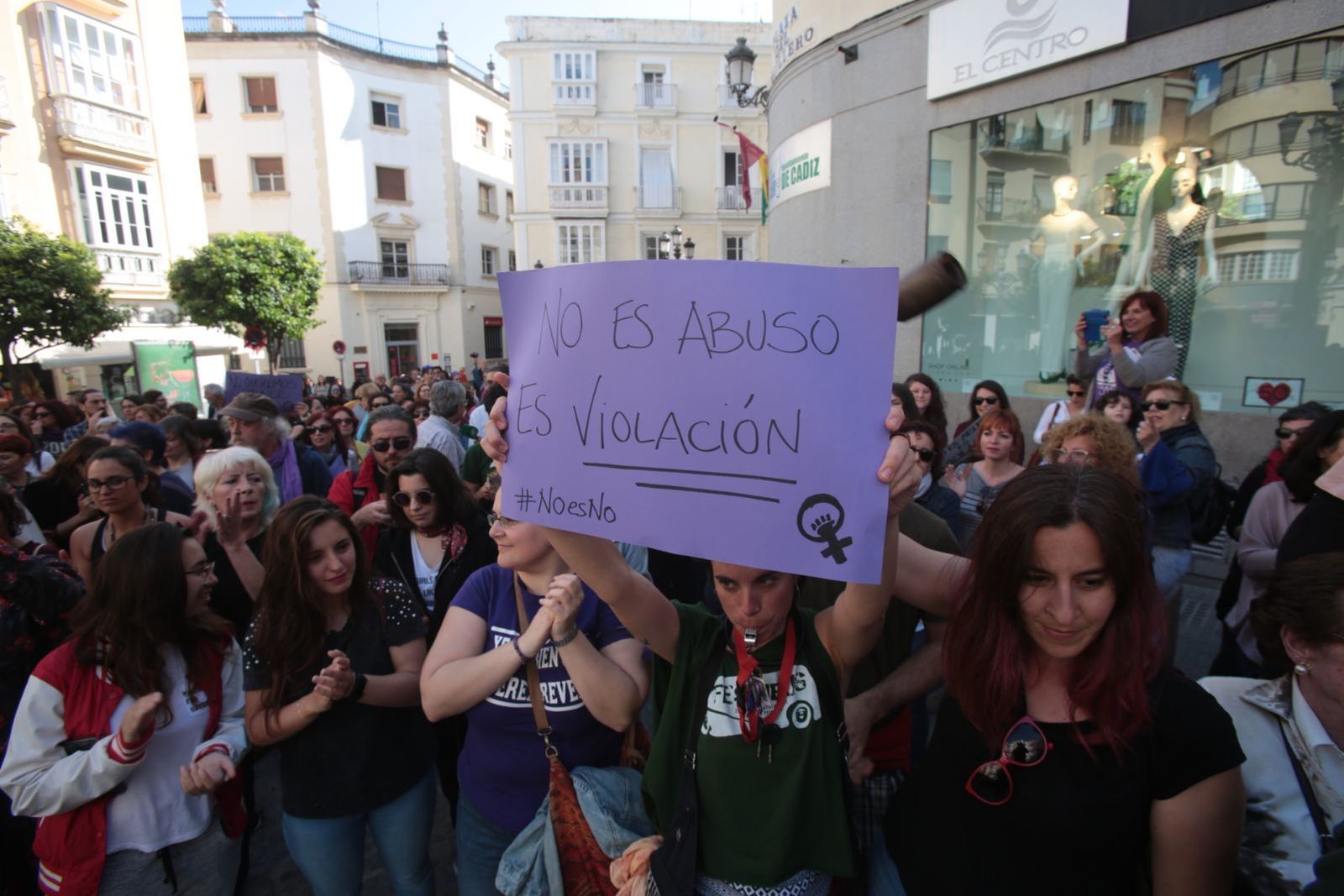 Uno de los carteles que se pudo leer en la concentración.