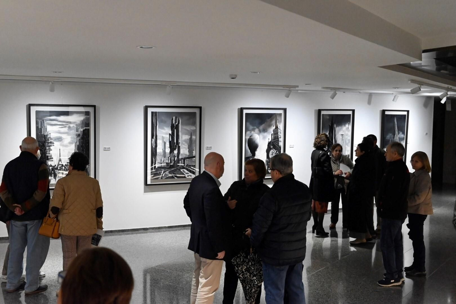 La exposición por los 40 años de trayectoria de José Domínguez en Cajasur, en imágenes