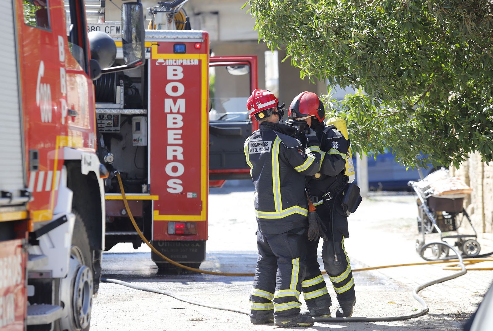 Incendio en las casas abandonadas de la calle Valverde del Camino en Huelva