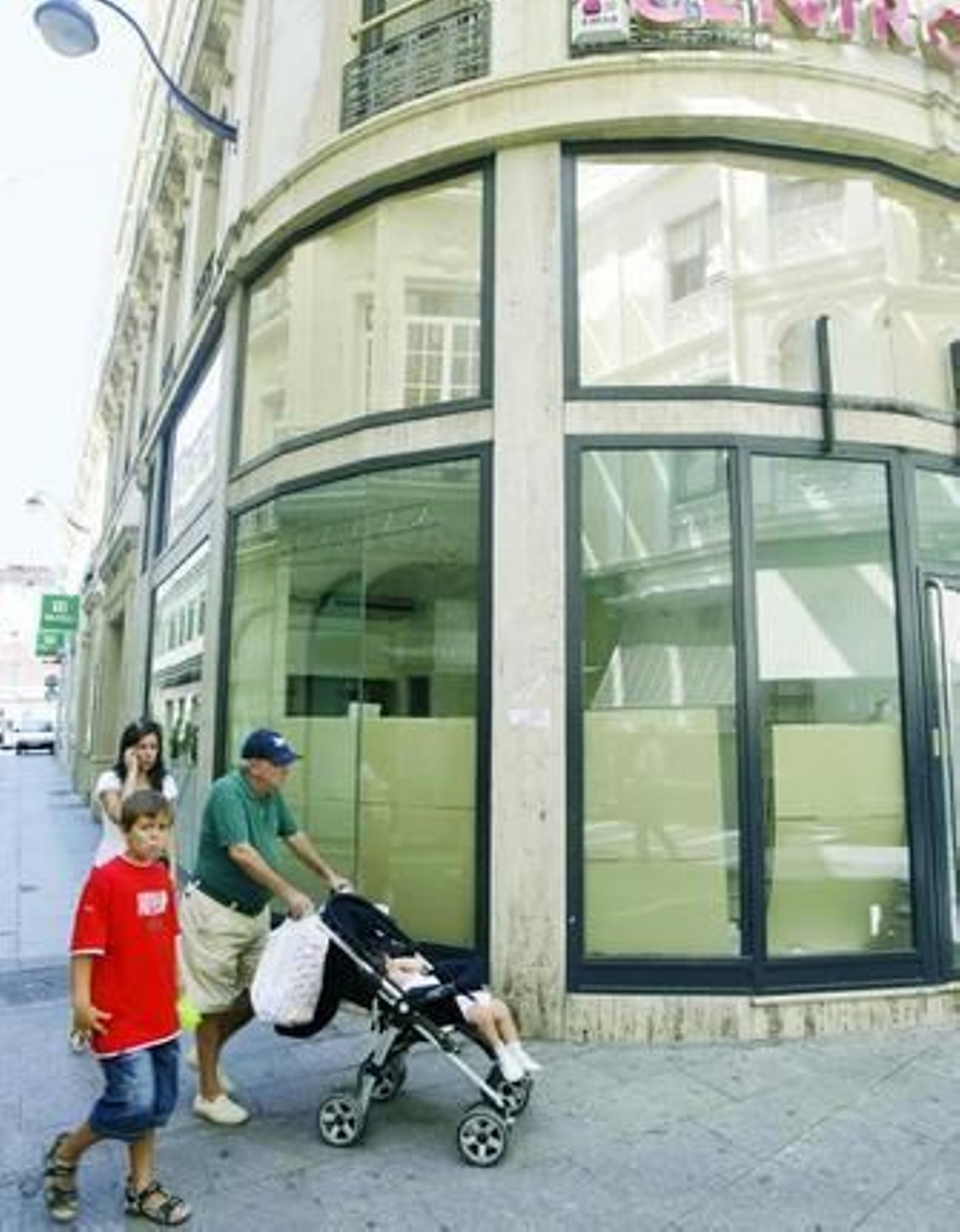 Una de las últimas tiendas en cerrar ubicada en la calle Gondomar.