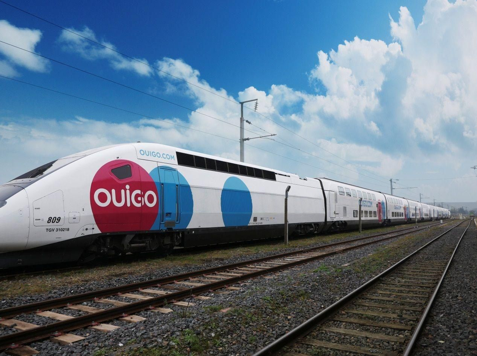 Tren Ouigo en funcionamiento. Tren Ouigo en funcionamiento.