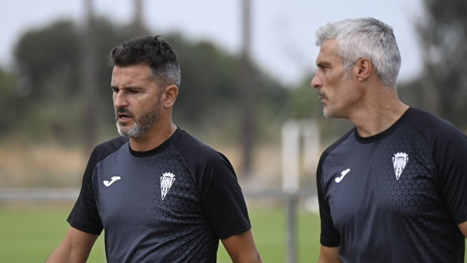 Iván Ania, junto a César Negredo, camino de un entrenamiento del Córdoba CF.