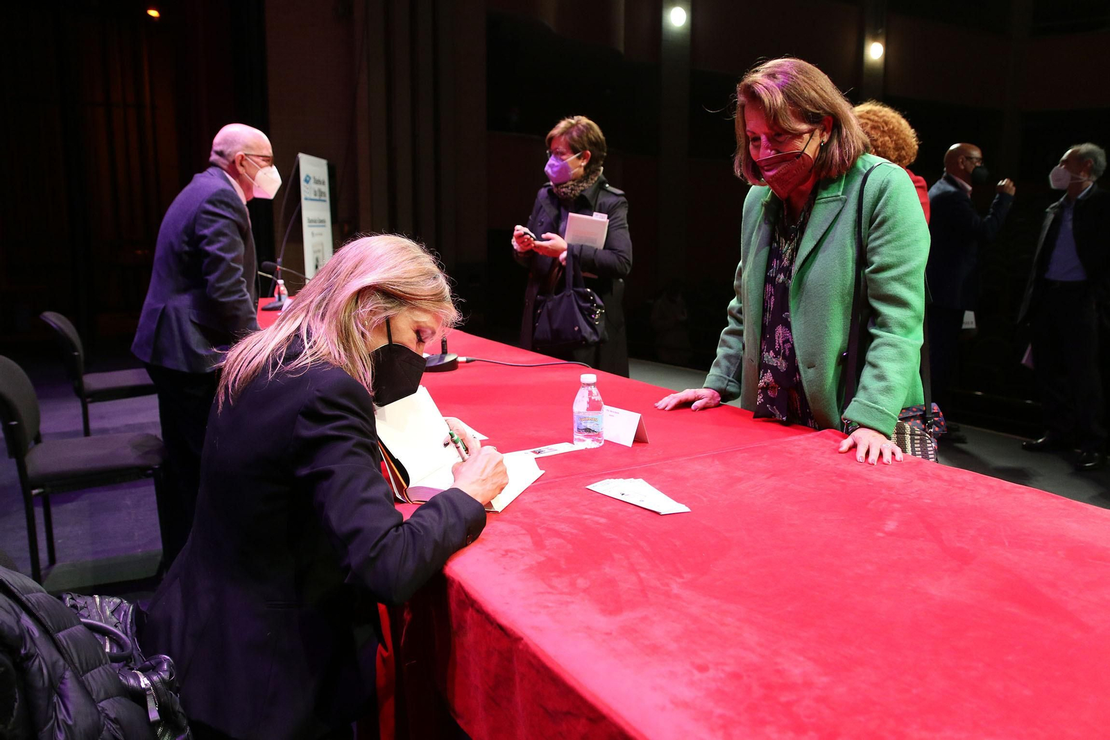 Fotogalería Diario de los Libros, con Marta Robles y su obra 'Pasiones carnales'