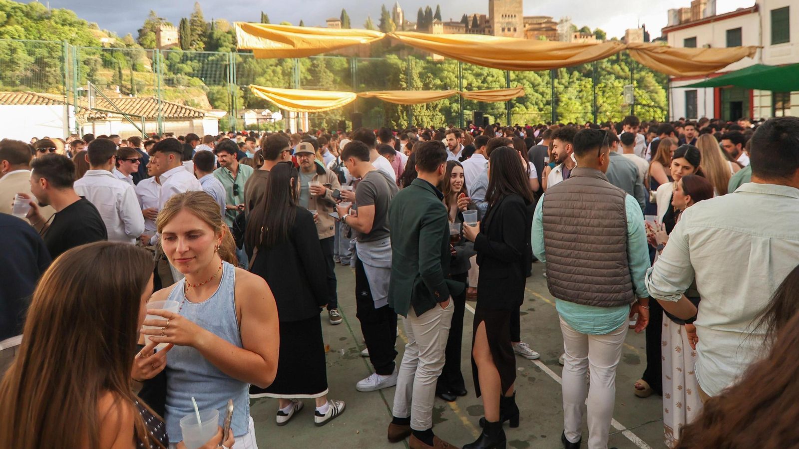 Encuéntrate en la mejores fotos del Día de la Cruz de Granada