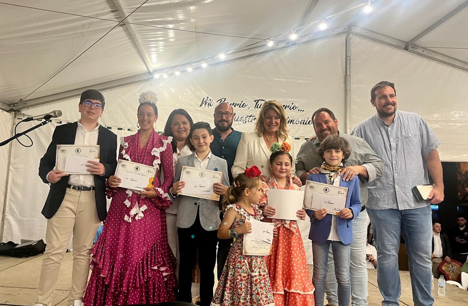 Pilar Miranda y Jesús Minchón en la entrega de premios de las Cruces de Mayo del Barrio Obrero.