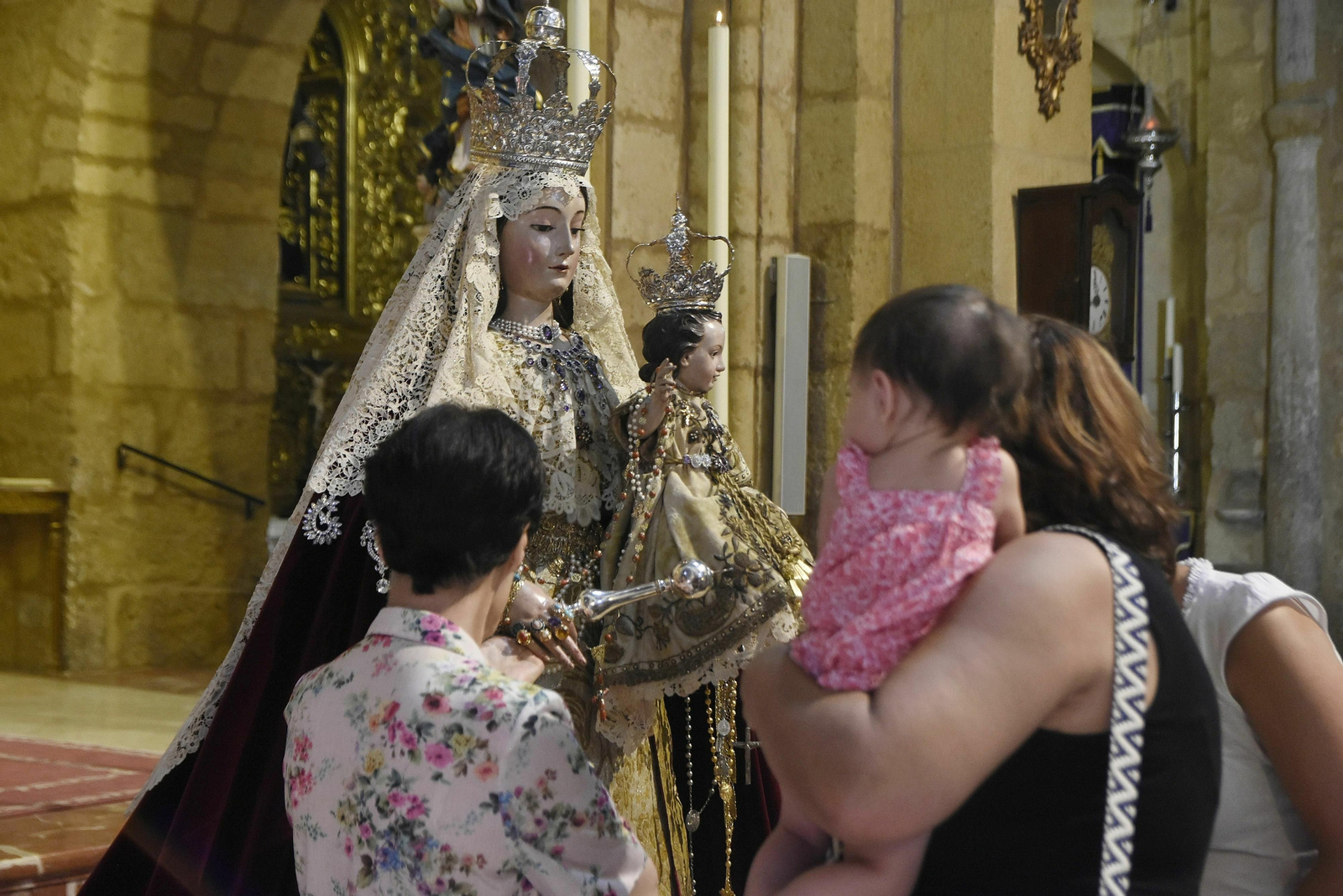Besamanos a la Virgen de los Remedios, en imágenes