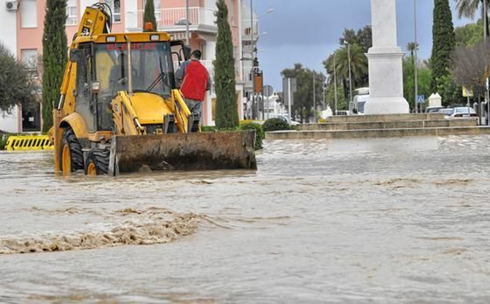 Las calles de Écija inundadas por el temporal. 

Foto: Manuel Gómez