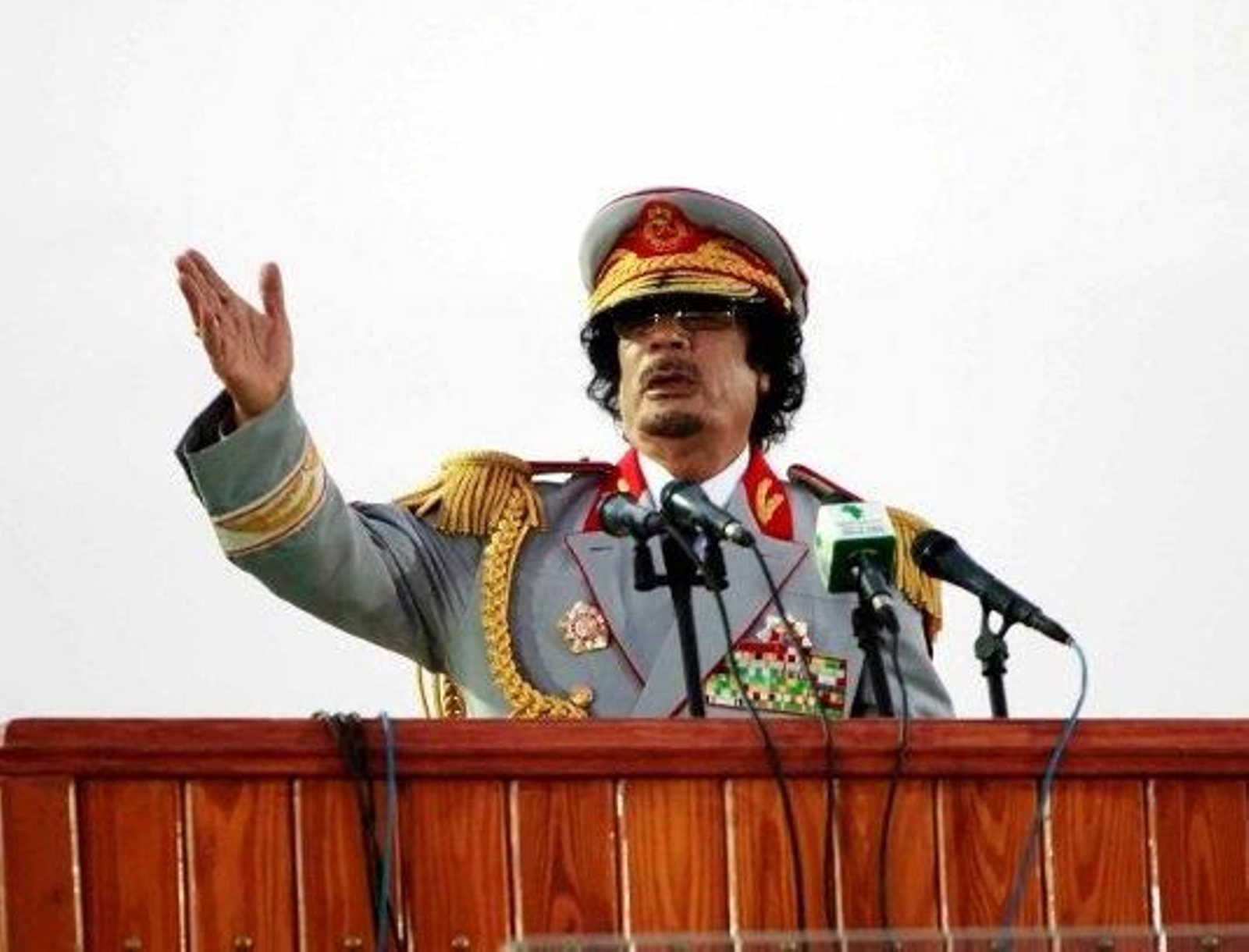 Cronología: El ascenso y derrumbe de un dictador