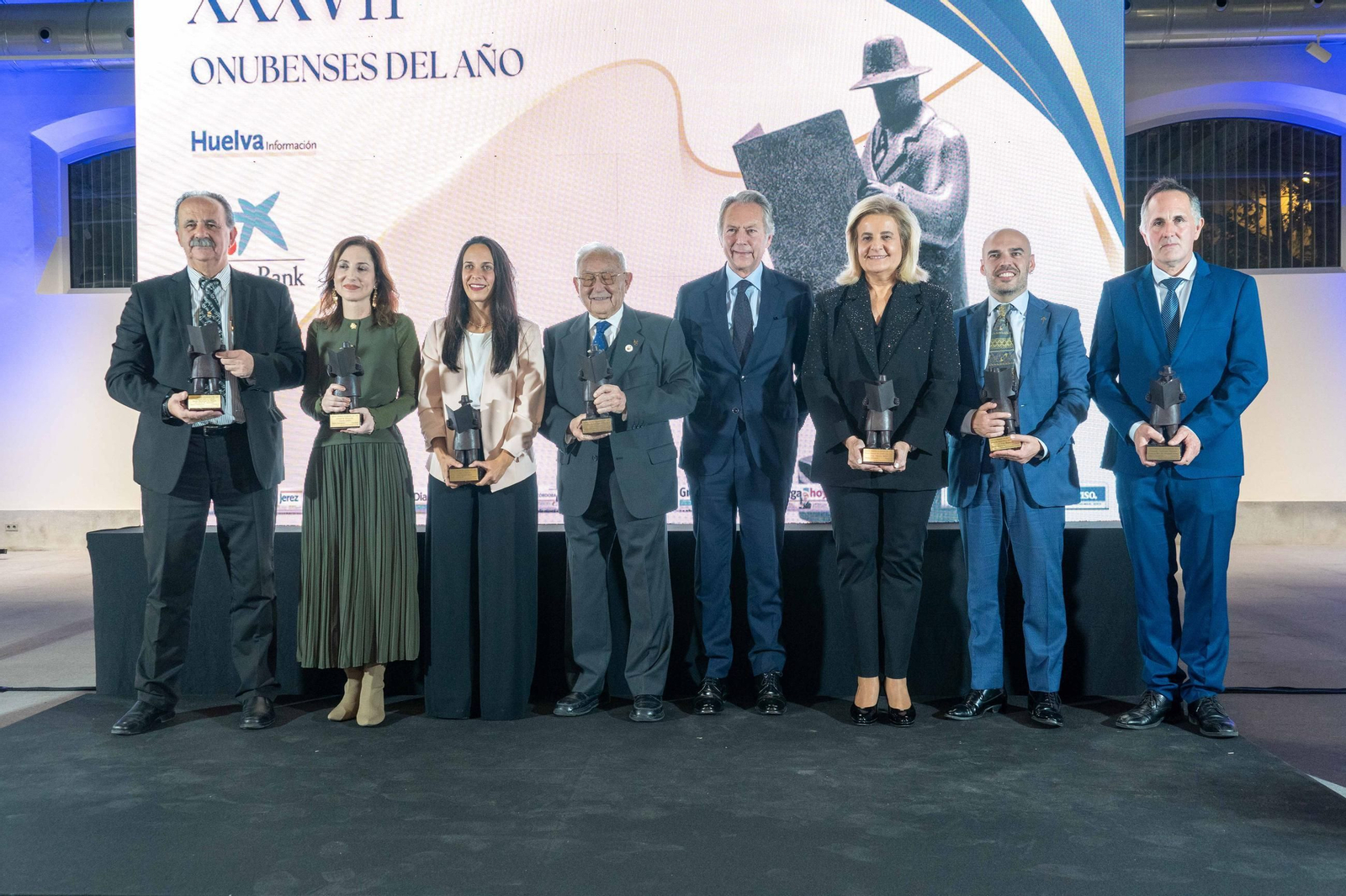 Imágenes de los invitados a la gala de los  37 premios Onubenses del Año