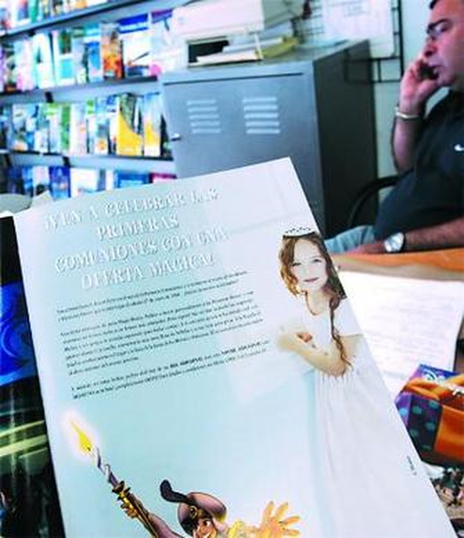 En la imagen, una publicidad sobre los viajes para celebrar la comunión.