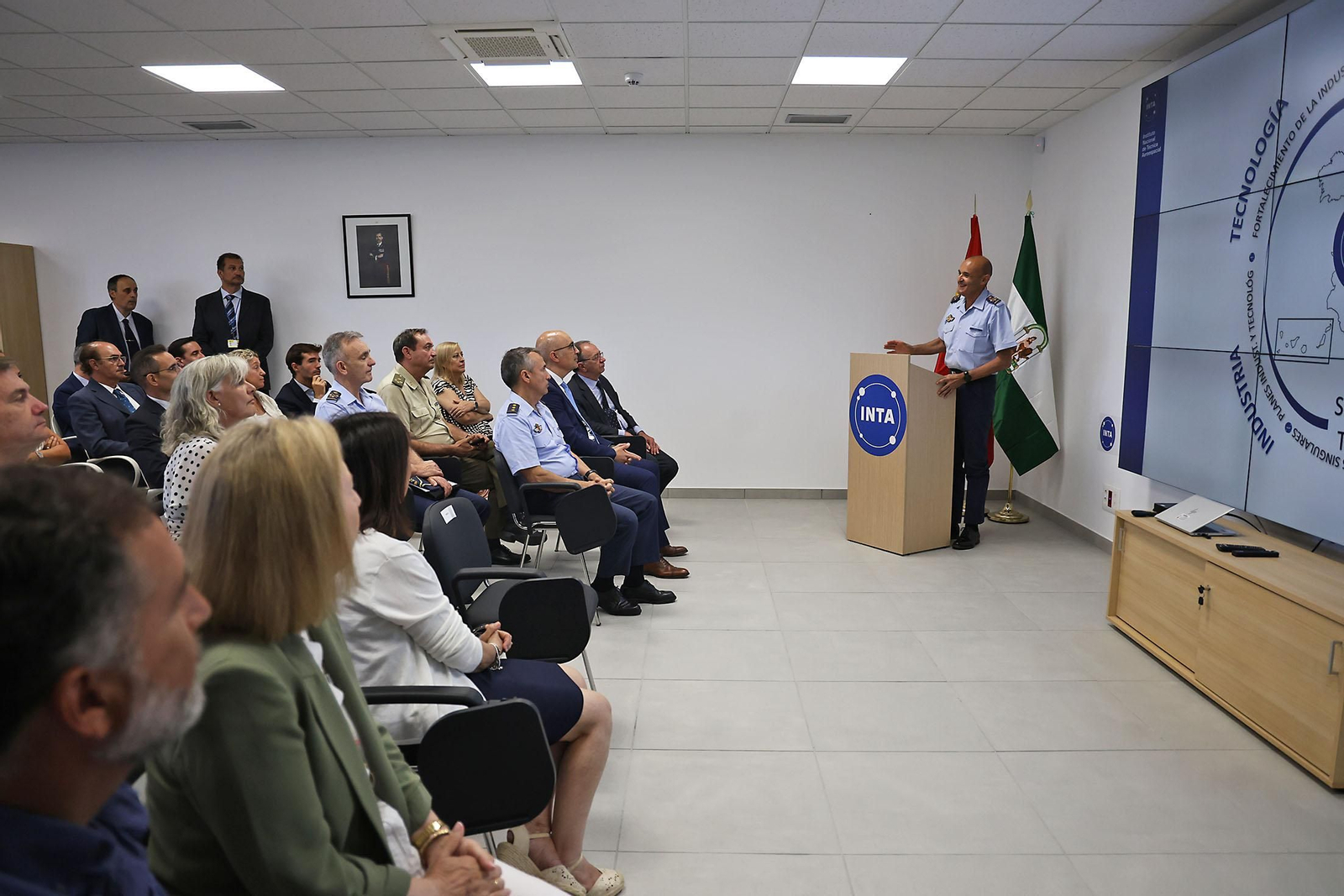 Imágenes de la Visita de la ministra de Defensa, Margarita Robles, a el Centro de Ensayos de Sistemas Aéreos no Tripulados CEUS