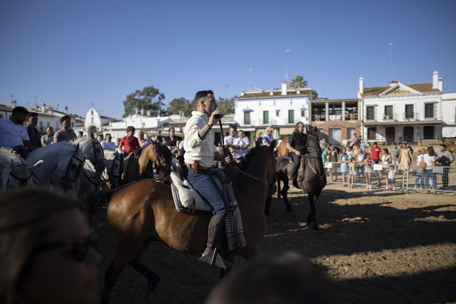 Ambiente del jueves 18 de agosto en la aldea de El Rocío durante el Rocío Chico
