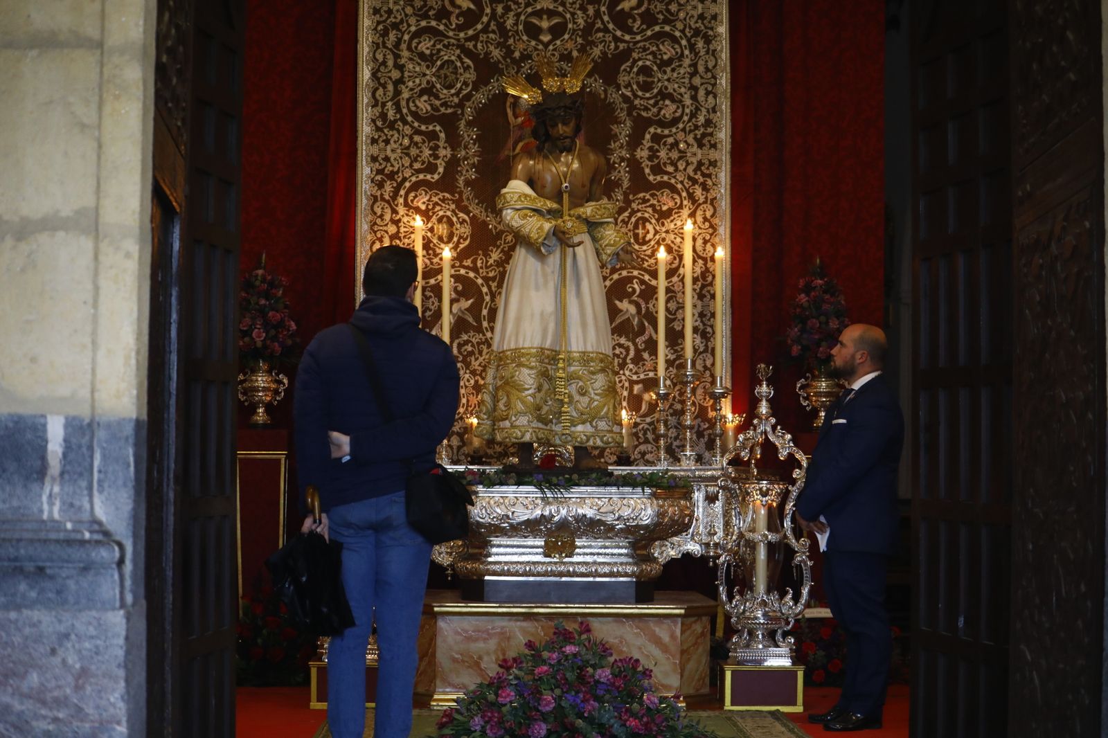 El besapiés el Señor de la Humildad y Paciencia de Córdoba, en imágenes