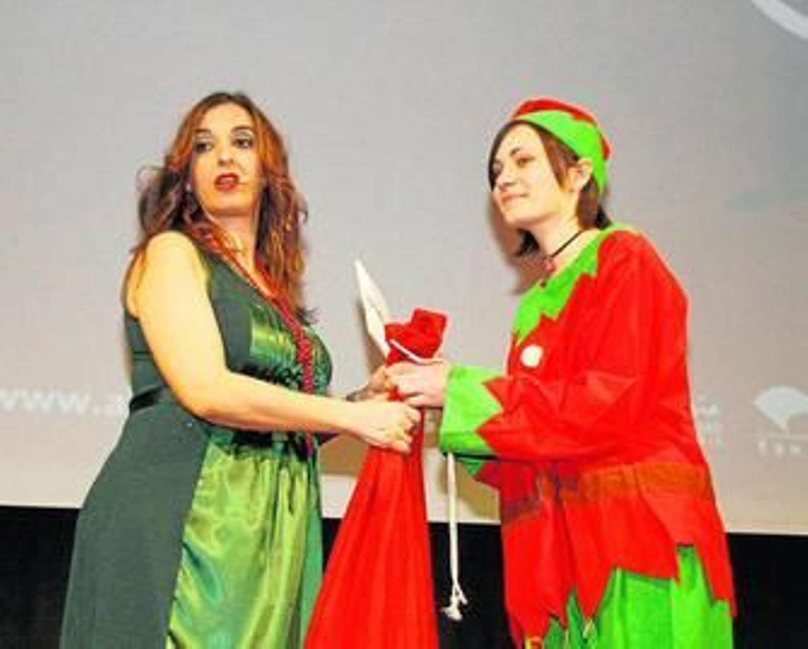 Un elfo le trajo un saco con regalos a la actriz mallorquina Llum Barrera.