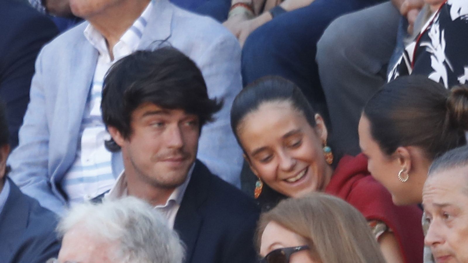 Victoria Federica, con su nuevo amigo y su amiga Rocío Laffón en la feria de San Isidro de Las Ventas.