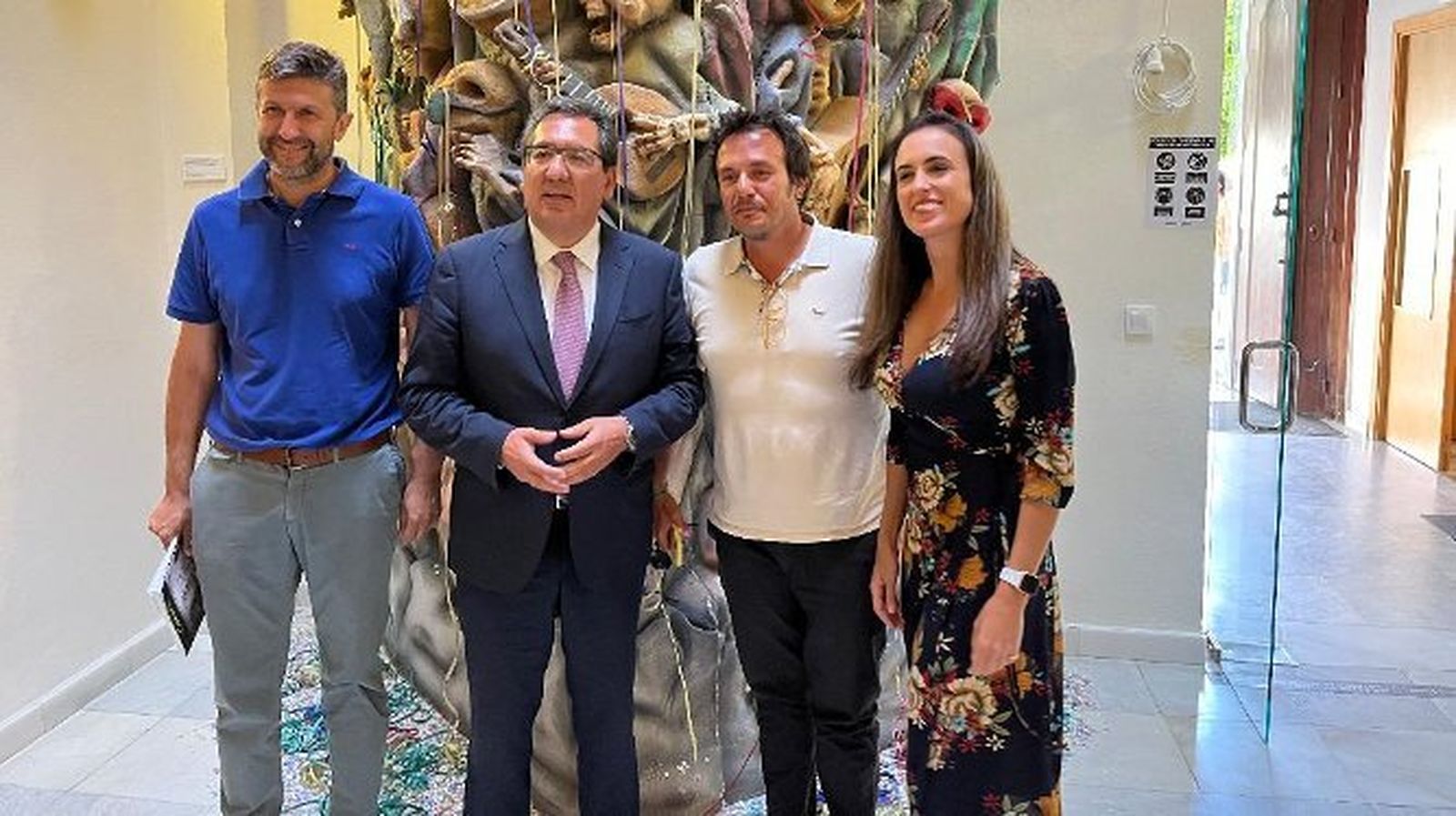El comisario de la muestra Aniceto Delgado, el presidente de la Fundación Cajasol Antonio Pulido, el alcalde de Cádiz José María González y la concejala Lola Cazalilla.