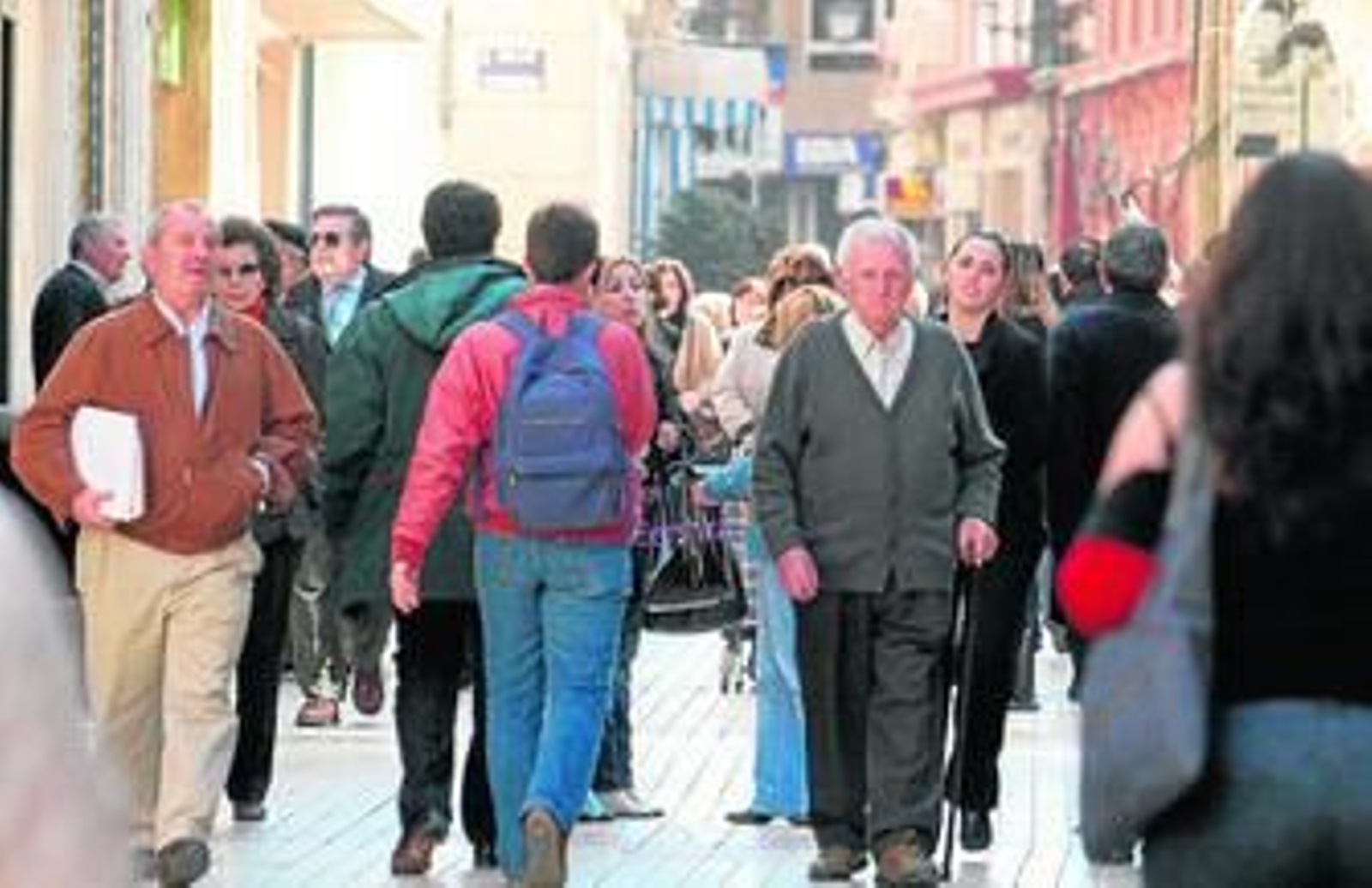 Los onubenses se encuentran entre los menos adinerados de Andalucía .