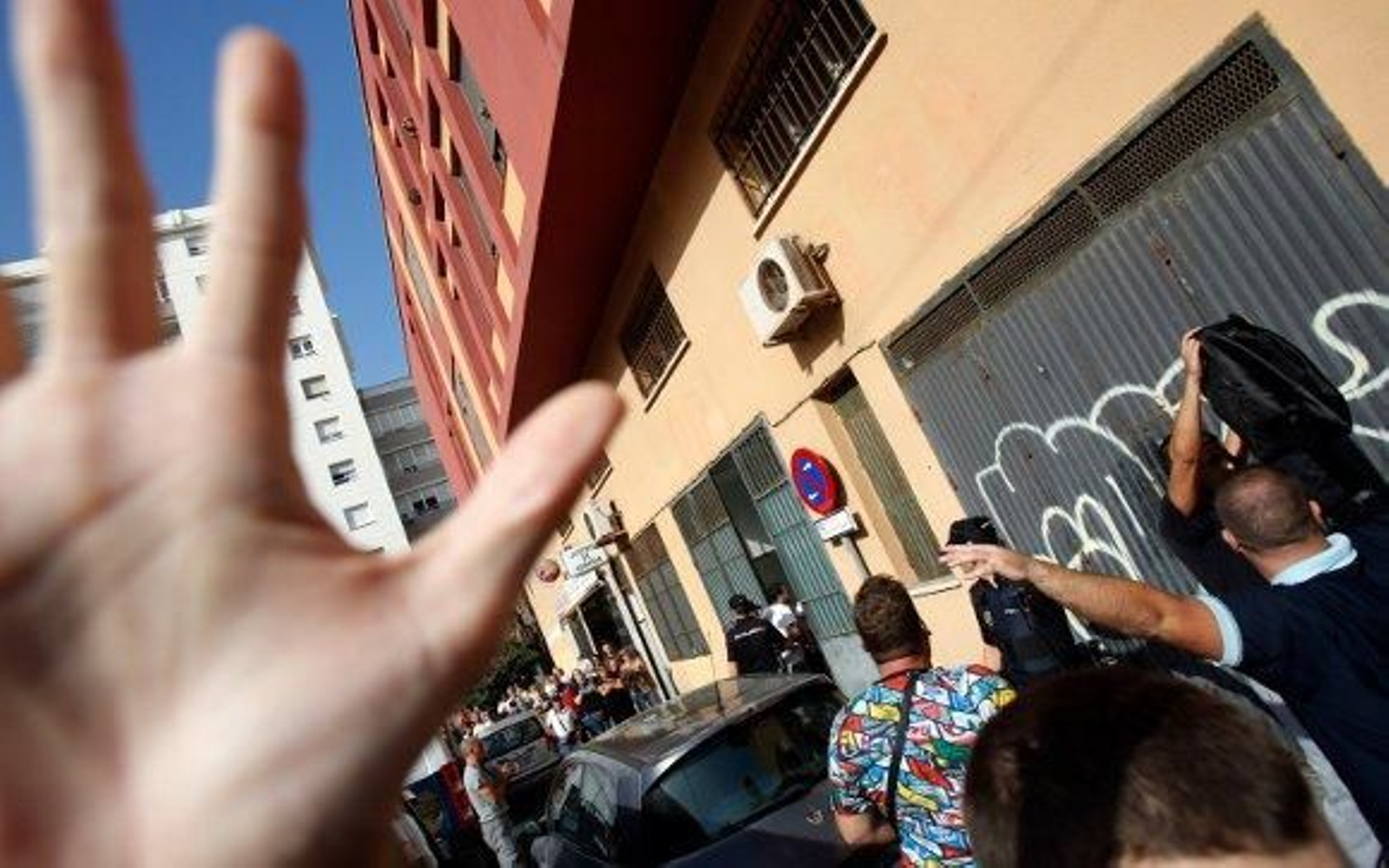 Mucha tensión en la entrada a los juzgados de los ultras detenidos en la trifulca de San Francisco