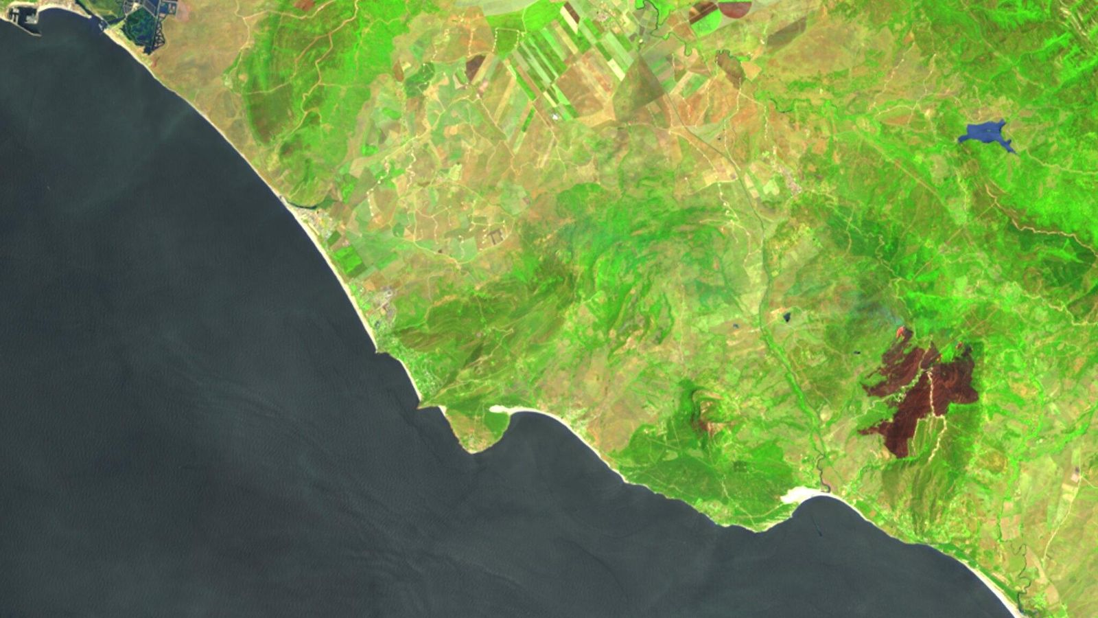 Superficie quemada en el paraje monte de la Peña vista desde el satélite de observación Landsat 8.
